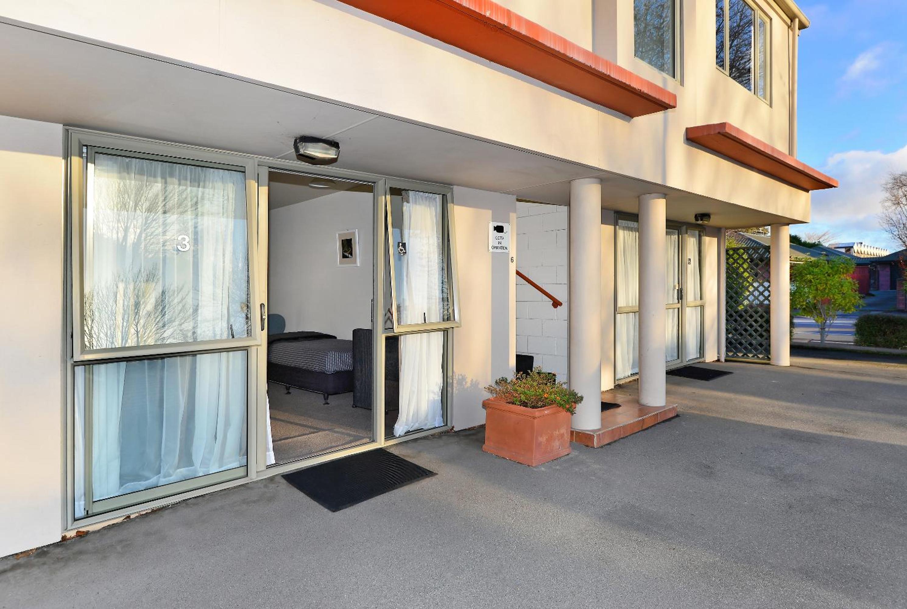 Arena Motel