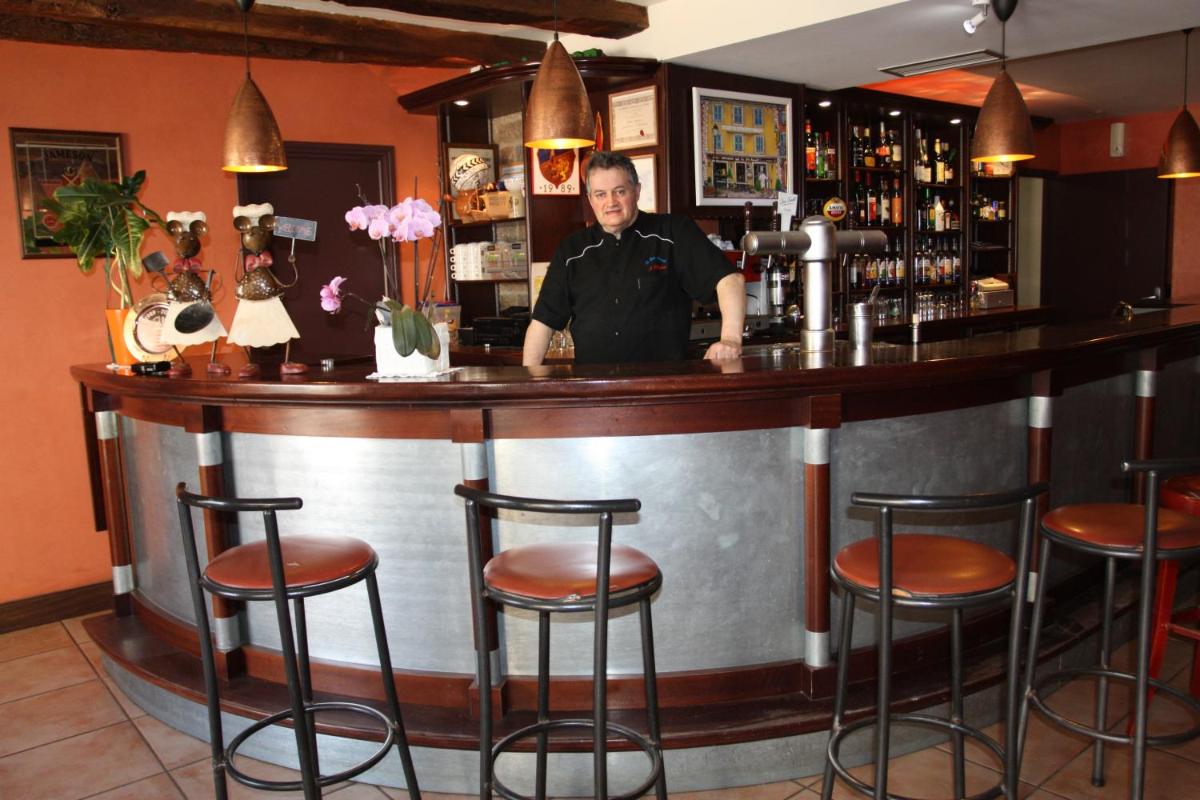 bar