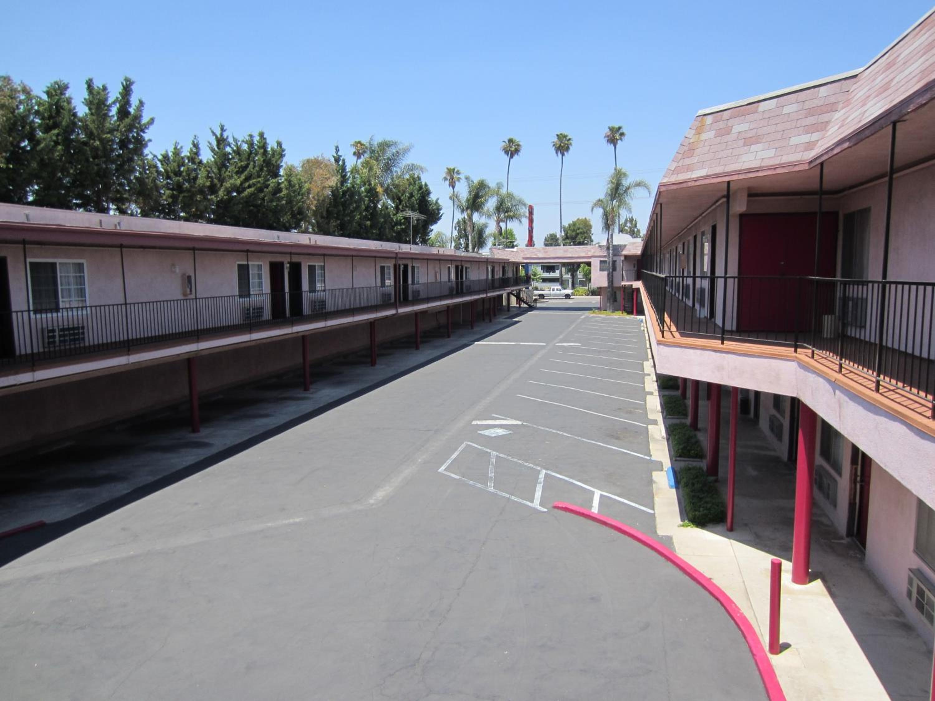 Welcome Inn & Suites Anaheim — photo 15