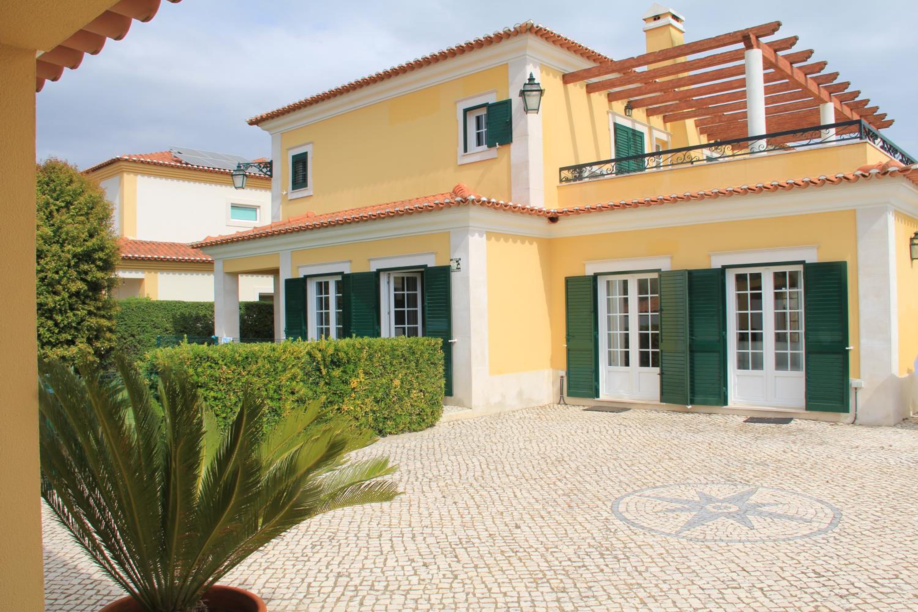 Spacious Villa in Azeitão (with private pool) view 2