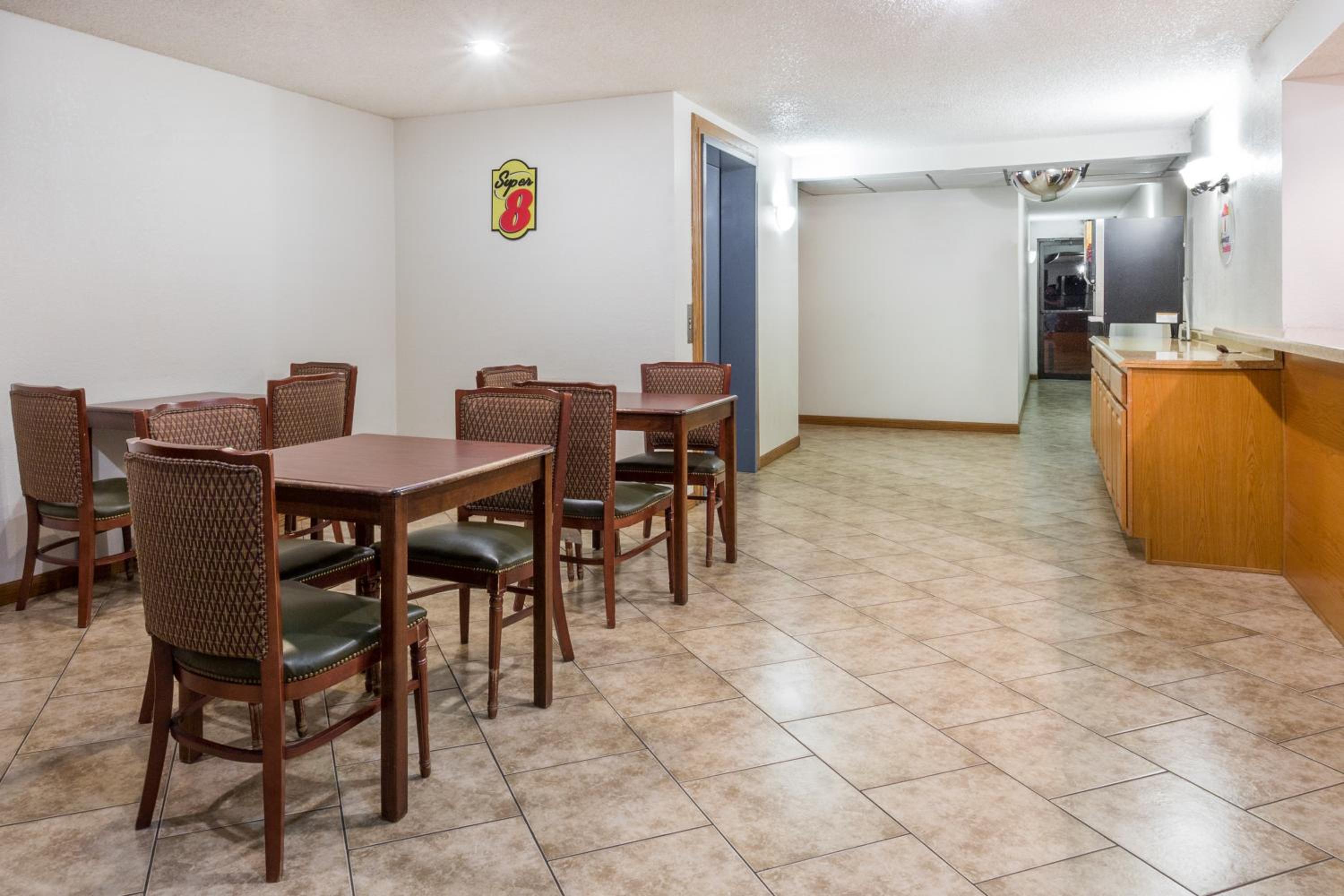 Kingman Vacations - Super 8 by Wyndham Kingman - Property Image 6