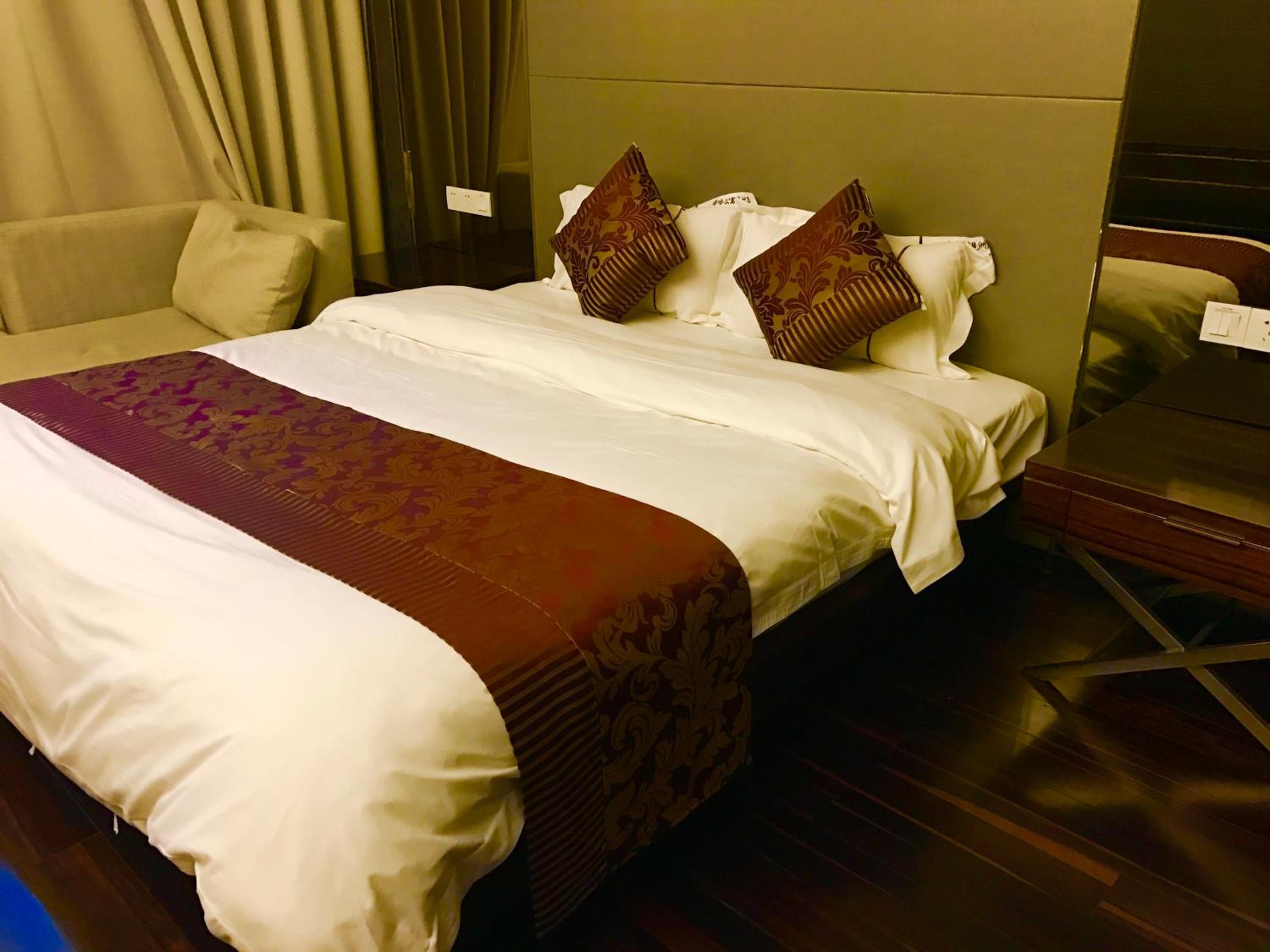 Checkinn International Apartment (GuangZhou PaZhou Poly World Trade Branch)