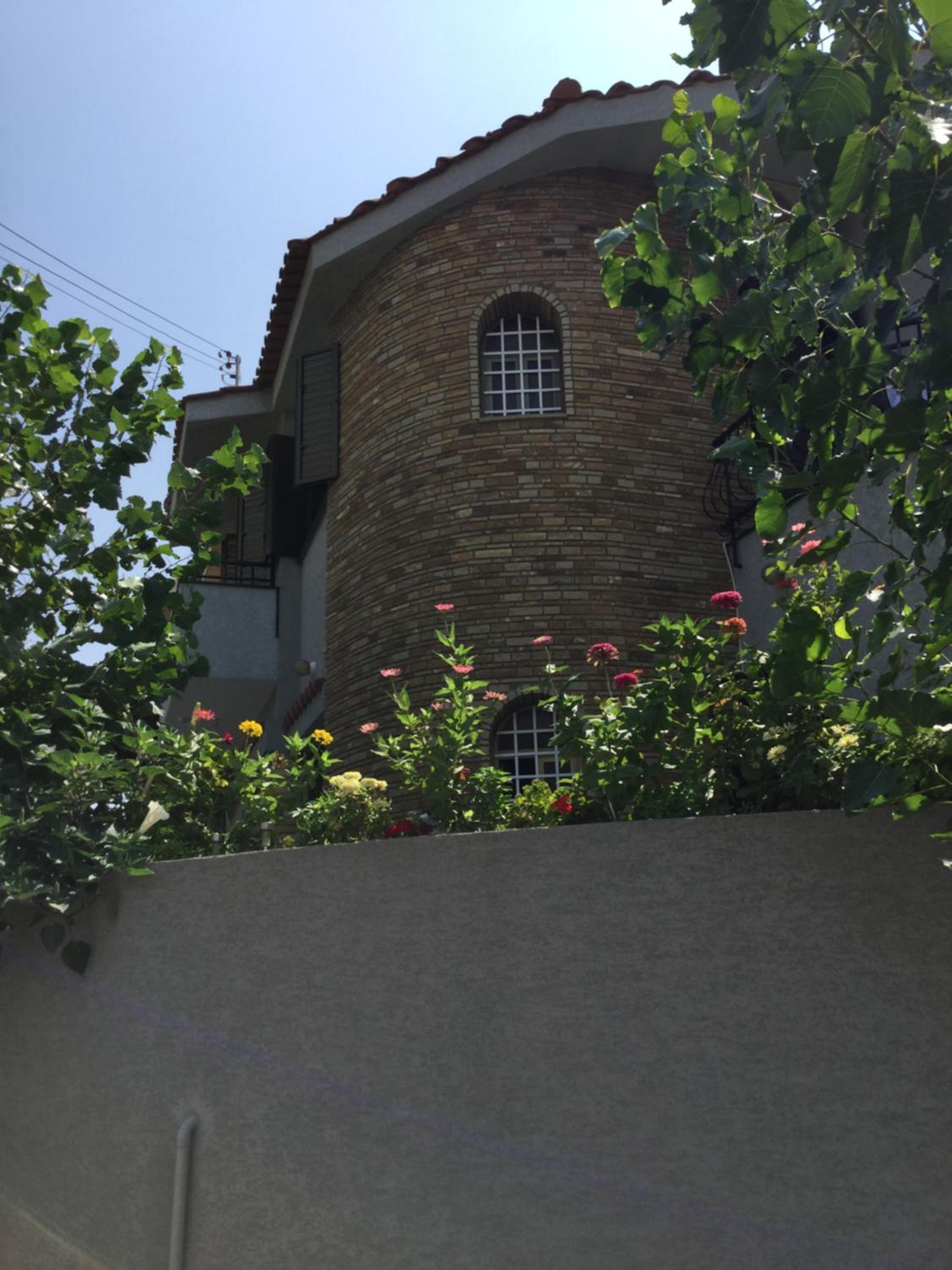 Nikola's House