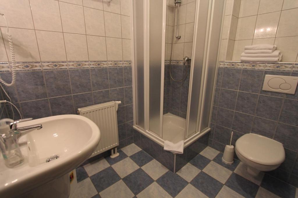 Photo 33