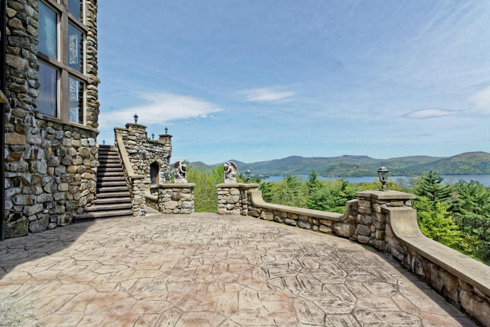 HIGHLANDS CASTLE overlooking Lake George plus 2 other CASTLES & SUITES