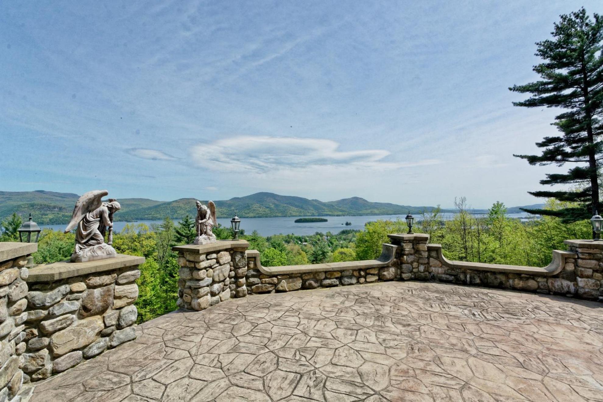 HIGHLANDS CASTLE overlooking Lake George plus 2 other CASTLES & SUITES