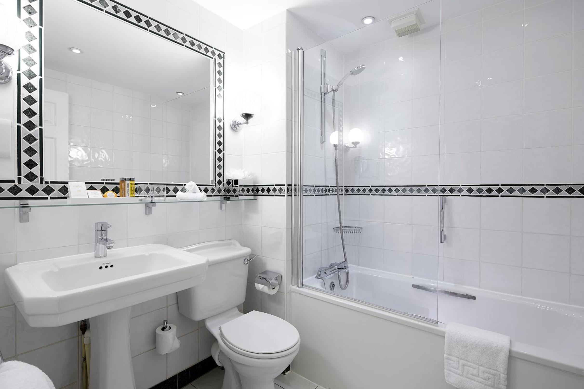 Windsor Vacations - Sir Christopher Wren Hotel - Property Image 3