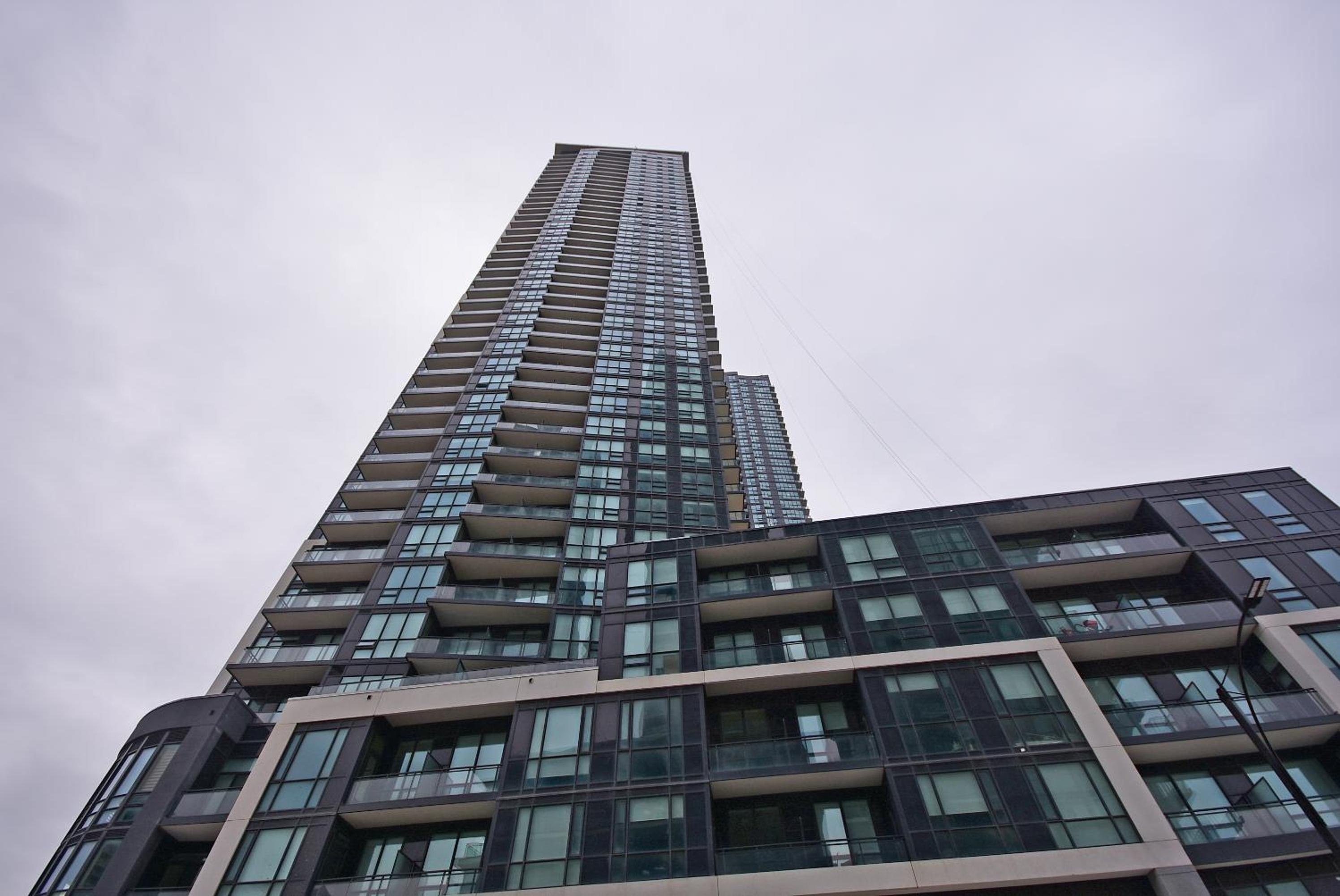 Royal Stays Furnished Apartments - Square One