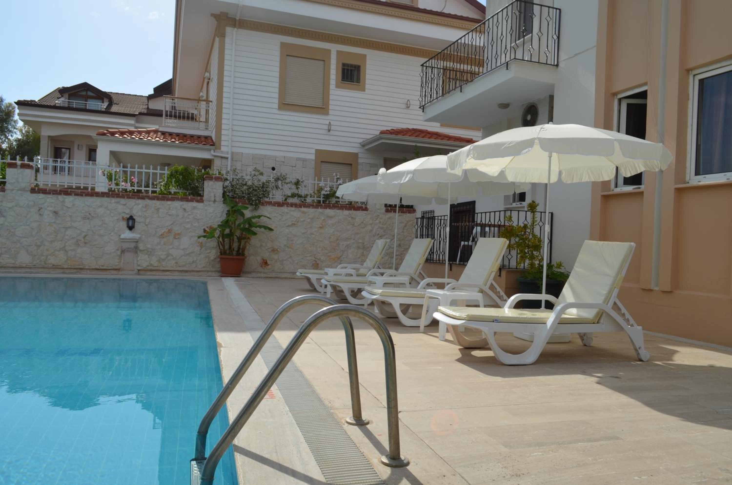 Cam Hotel - Image 18