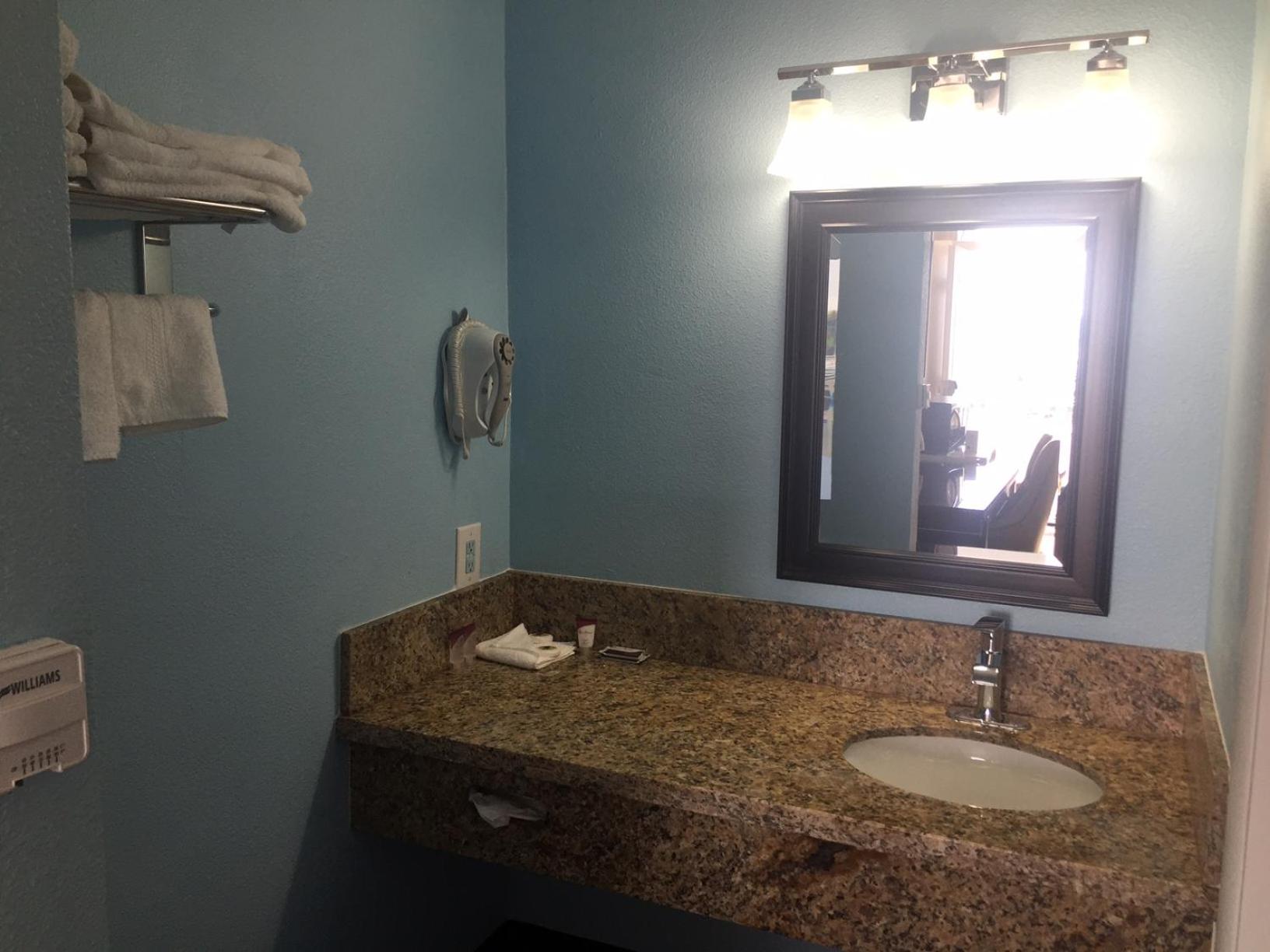 Dolphin Cove Motel