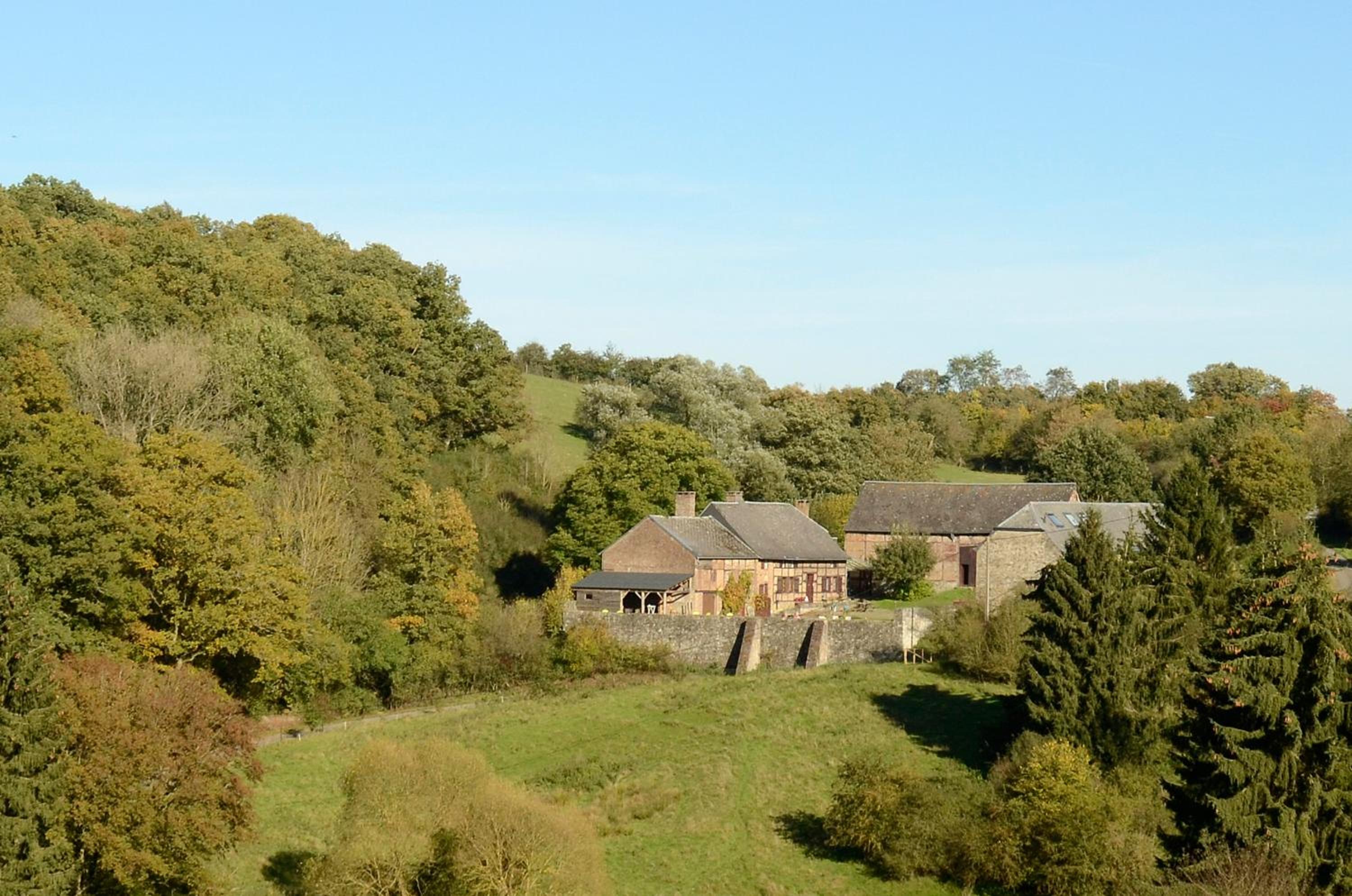 B&B Ferme de Leuze Rustieke Gîtes nabij Durbuy, eigen laadpalen