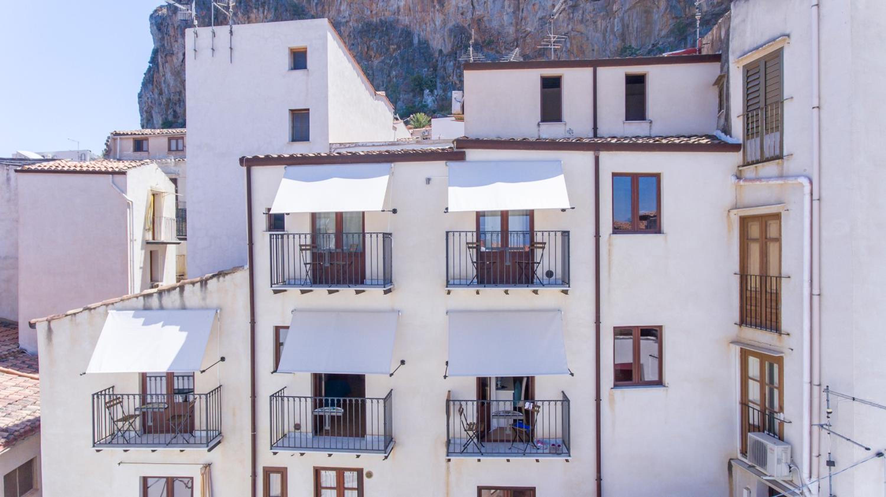 Cefalu in Blu