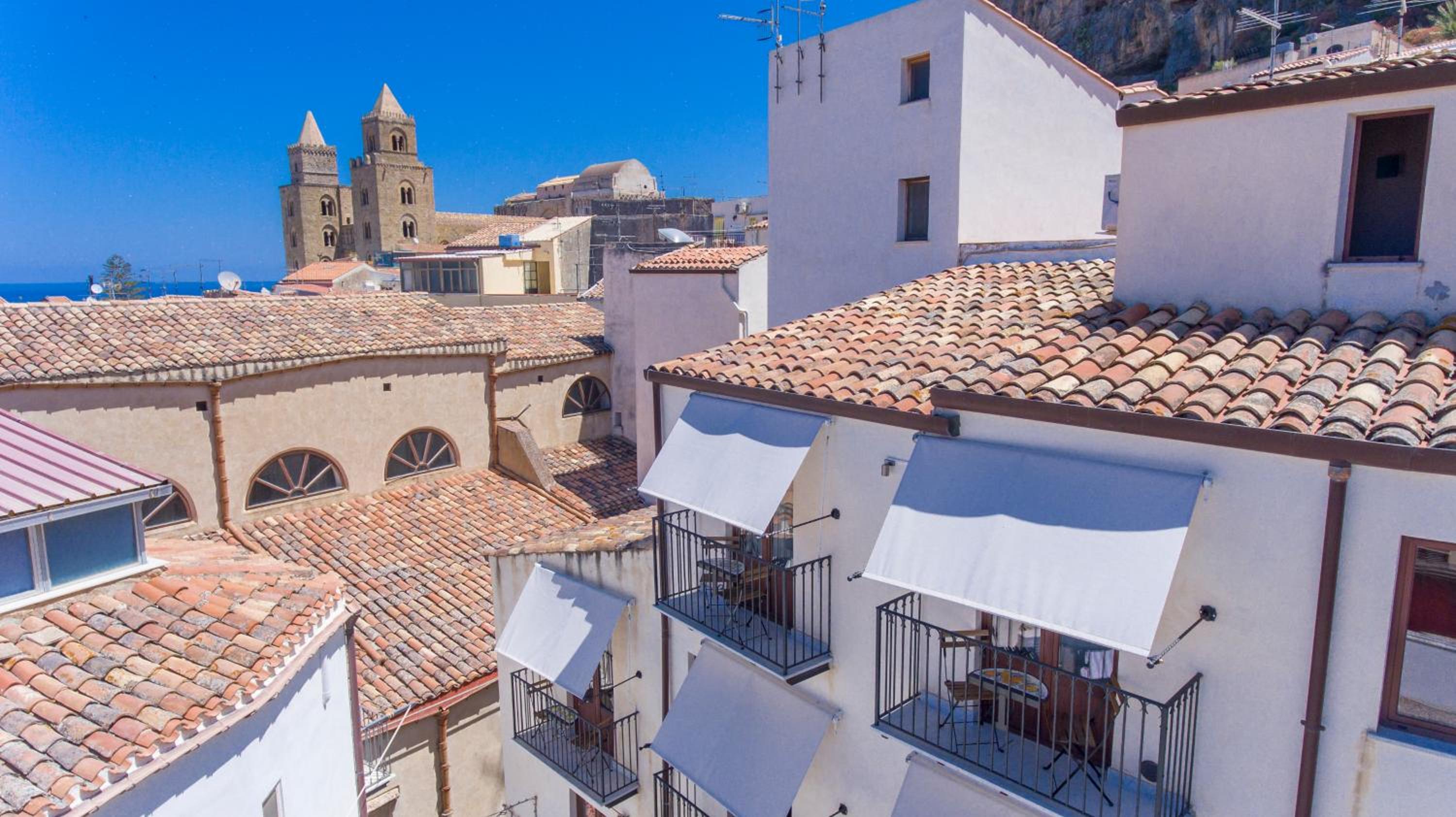 Cefalu in Blu