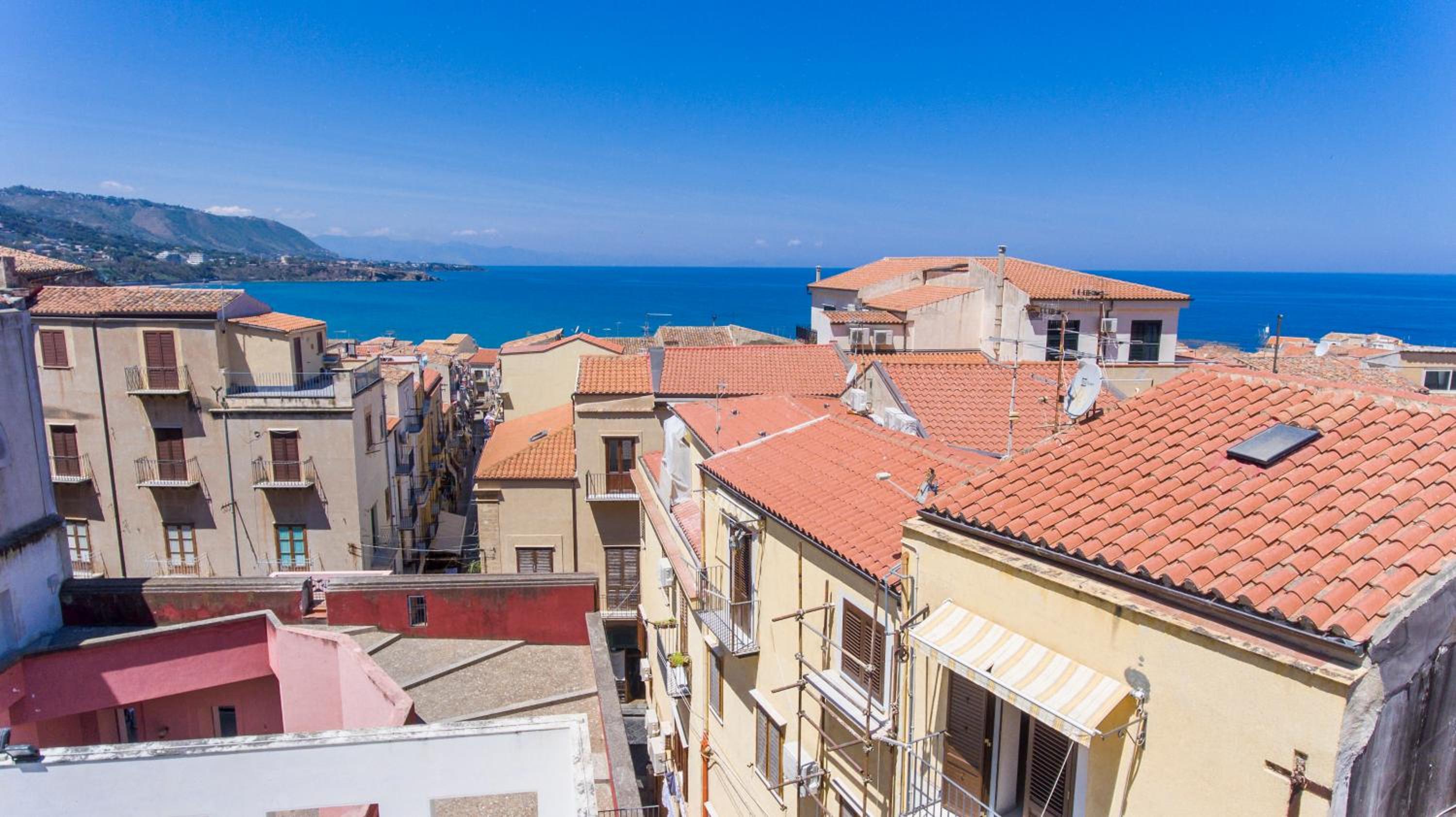 Cefalu in Blu