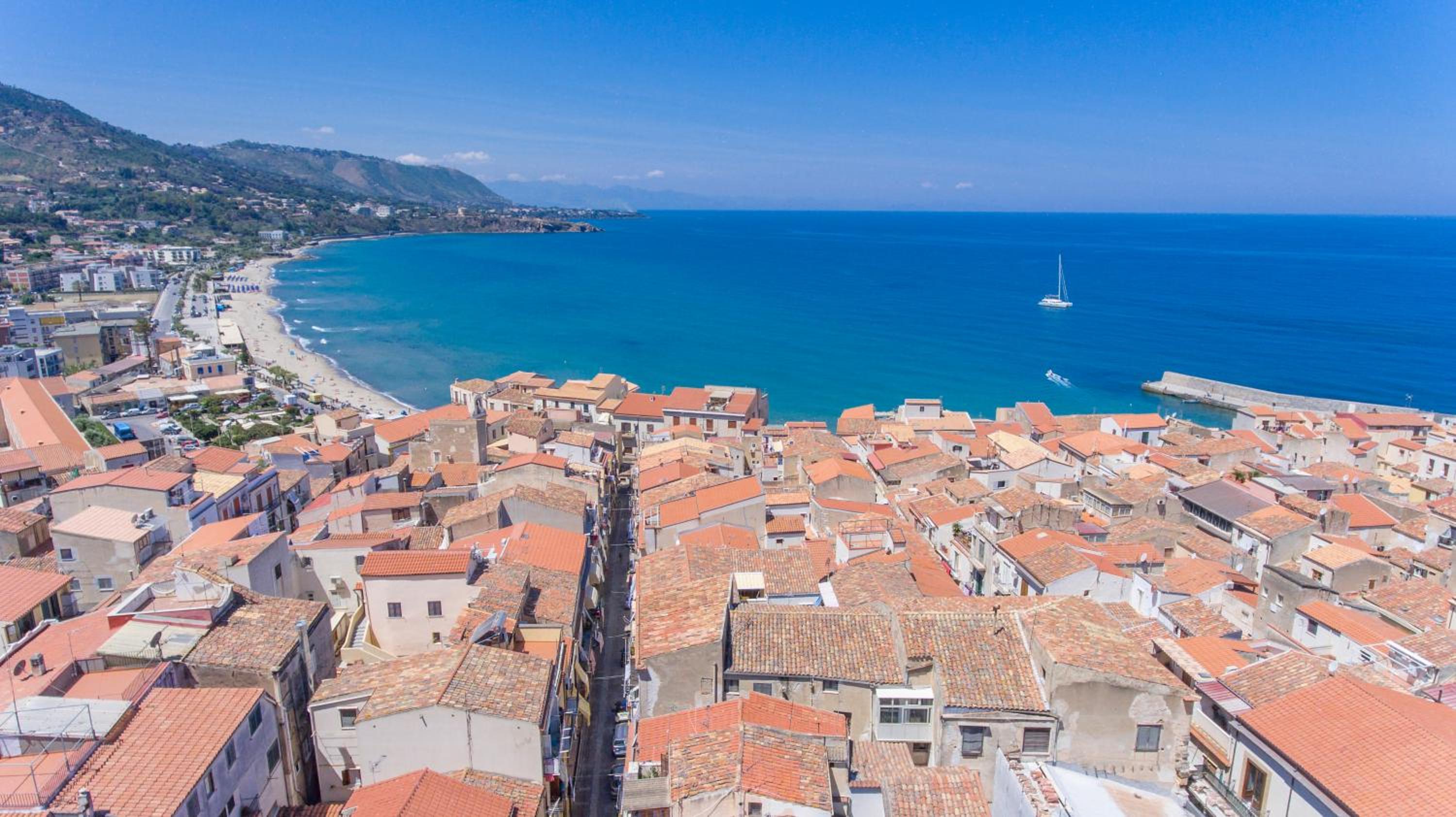 Cefalu in Blu