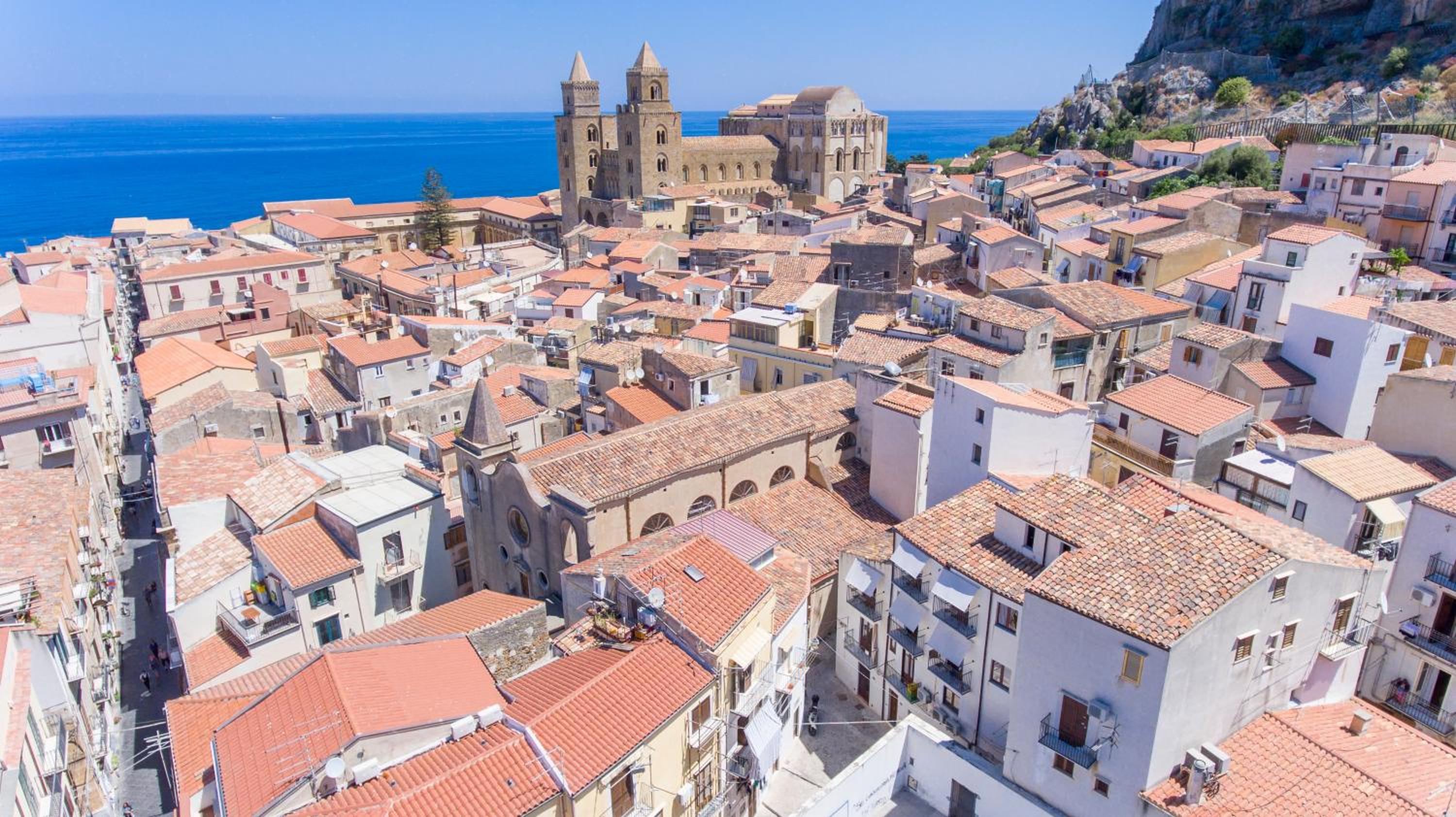 Cefalu in Blu