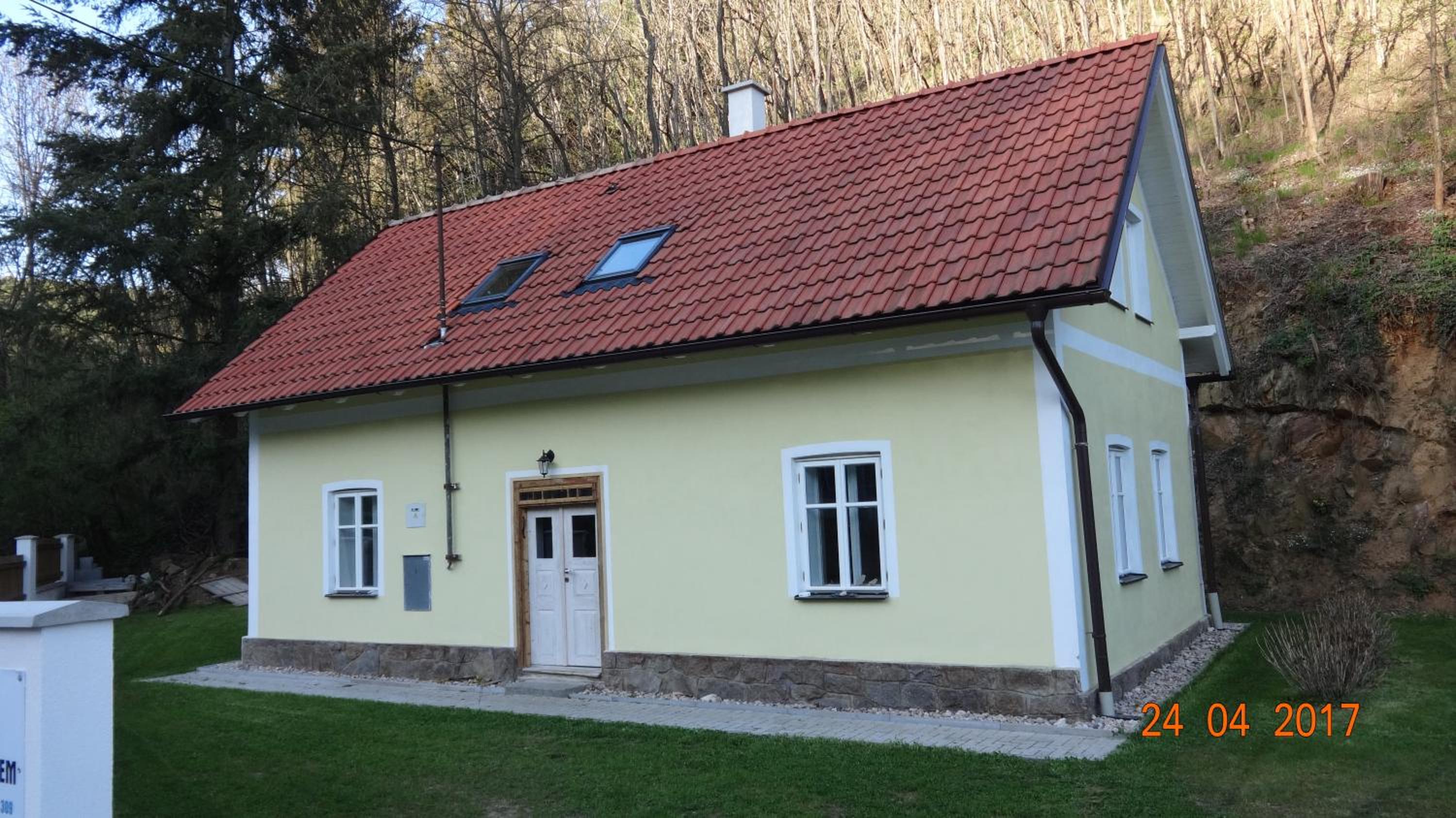 Chaloupka za potůčkem