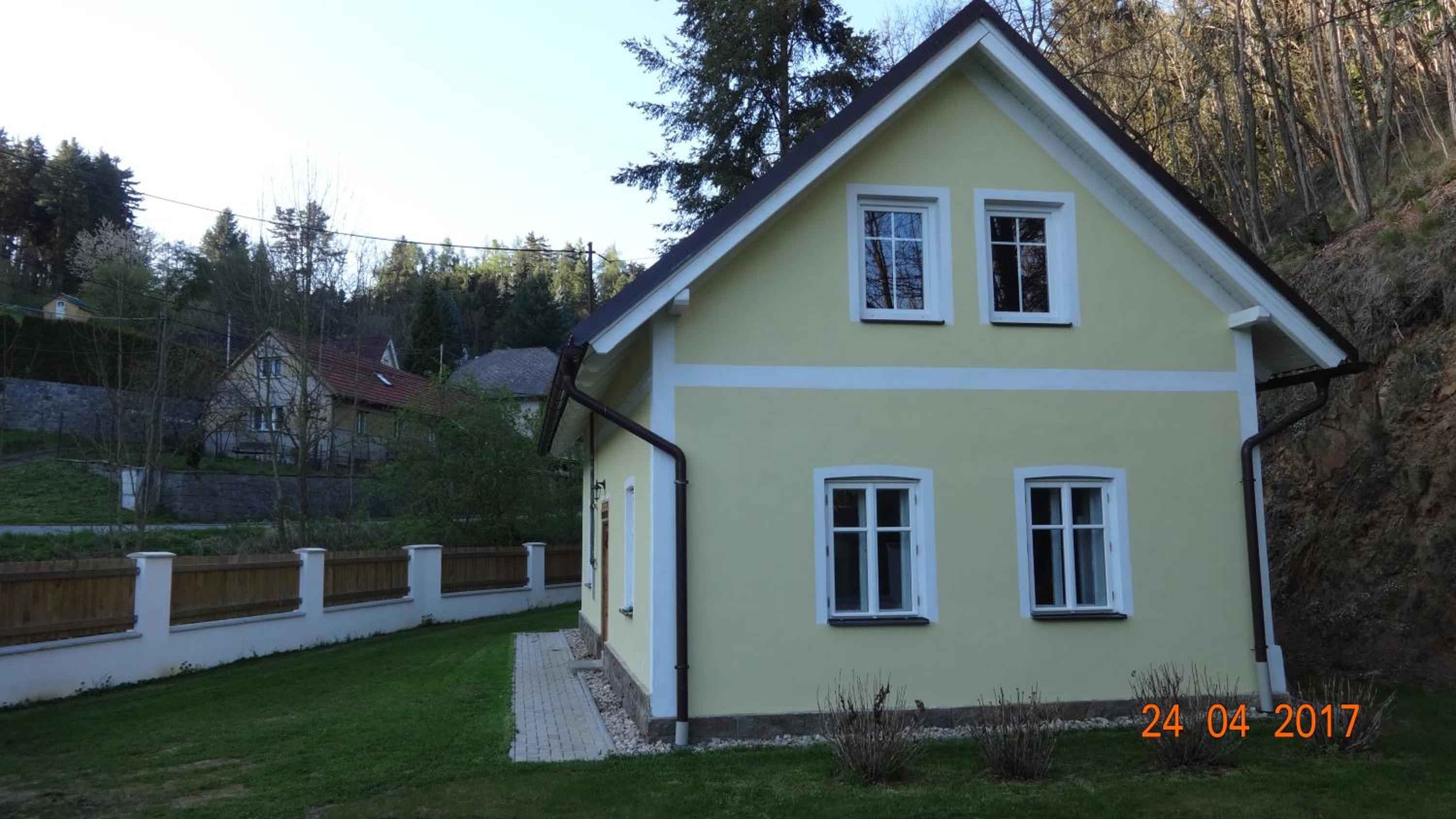 Chaloupka za potůčkem