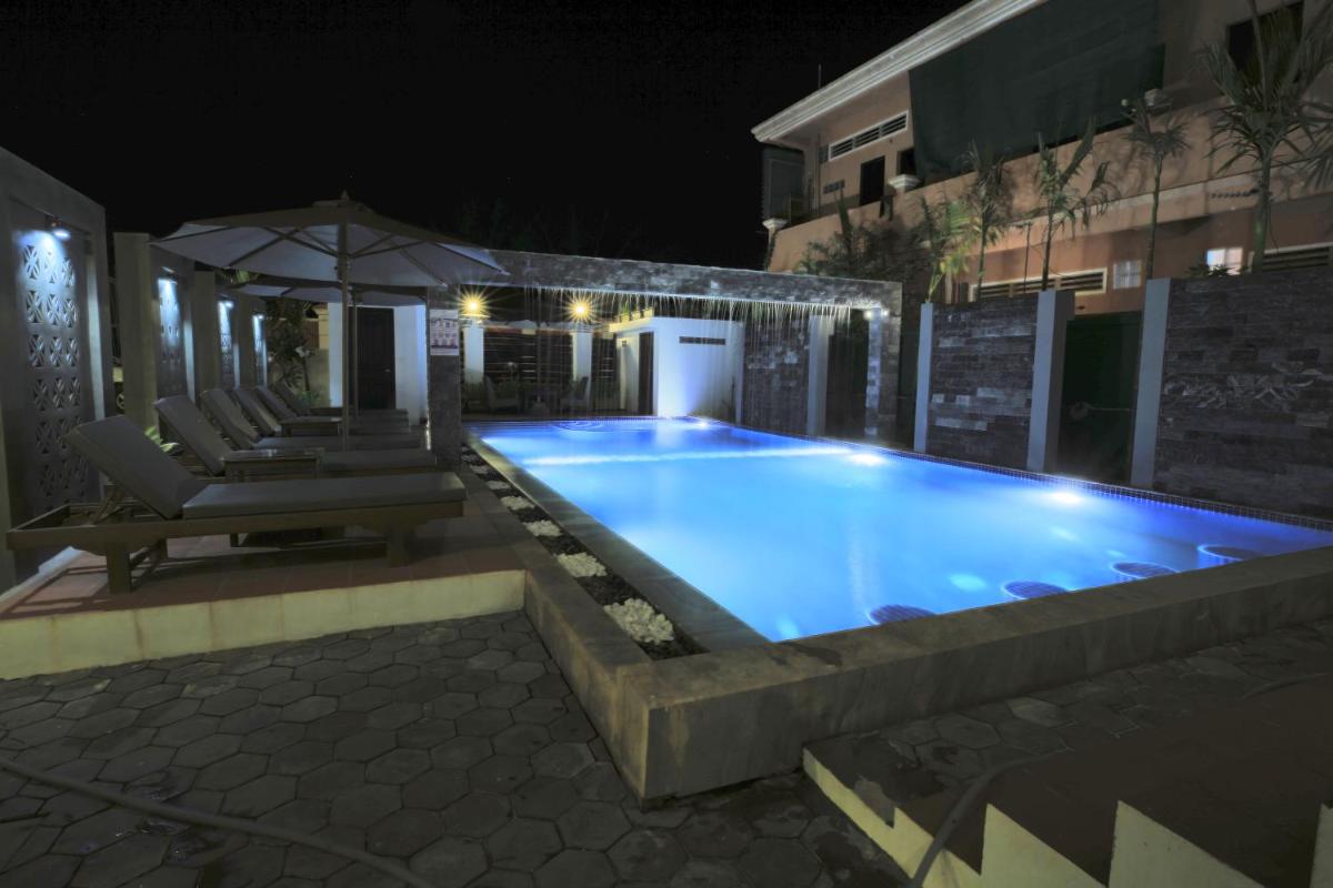 swimming pool