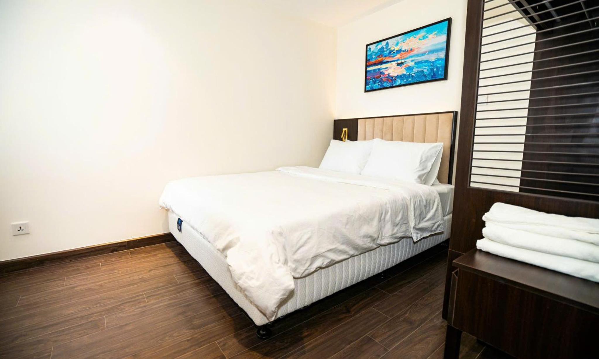 The Sapphire Resident S2