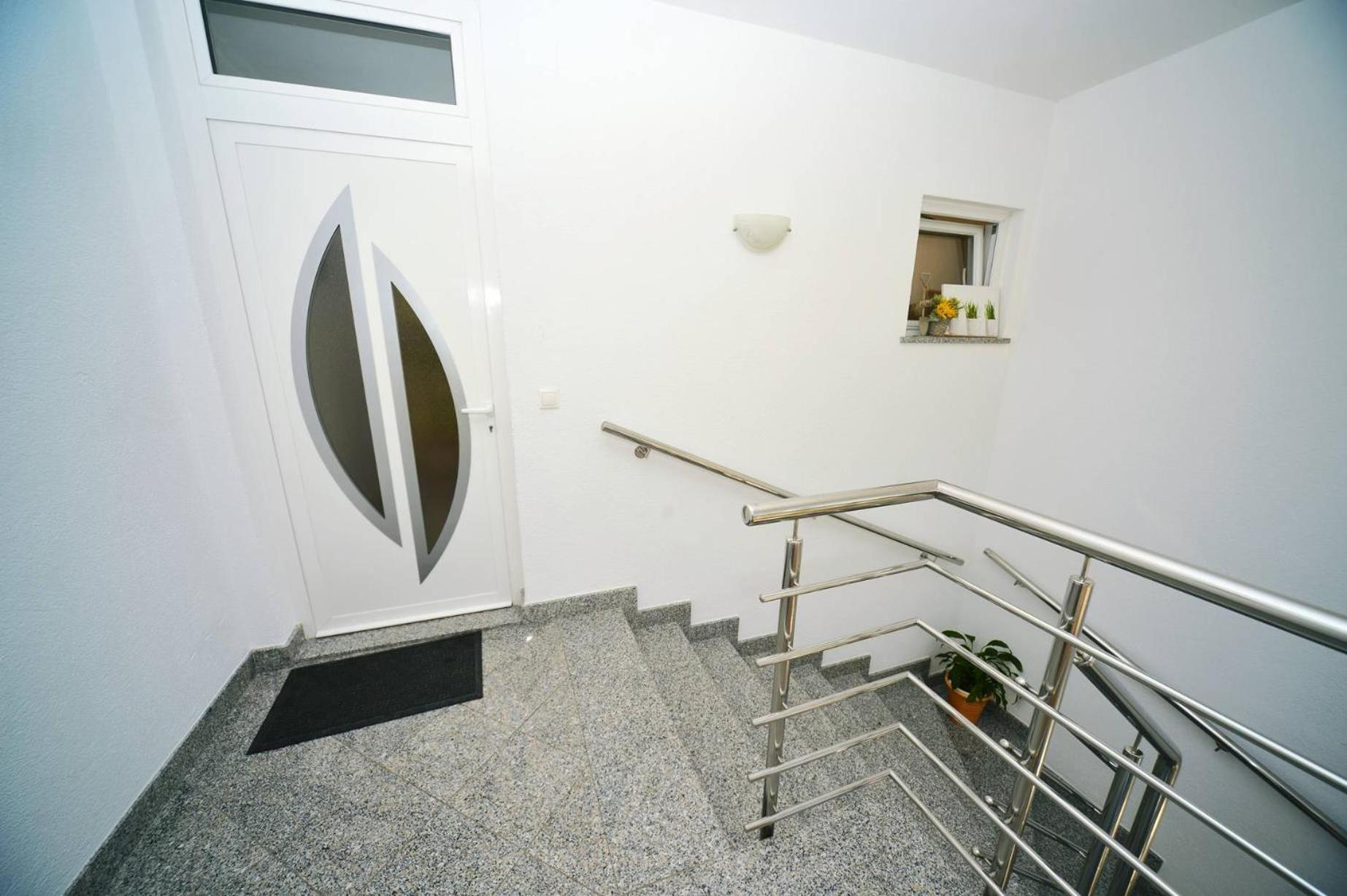 Apartments Mrkonja