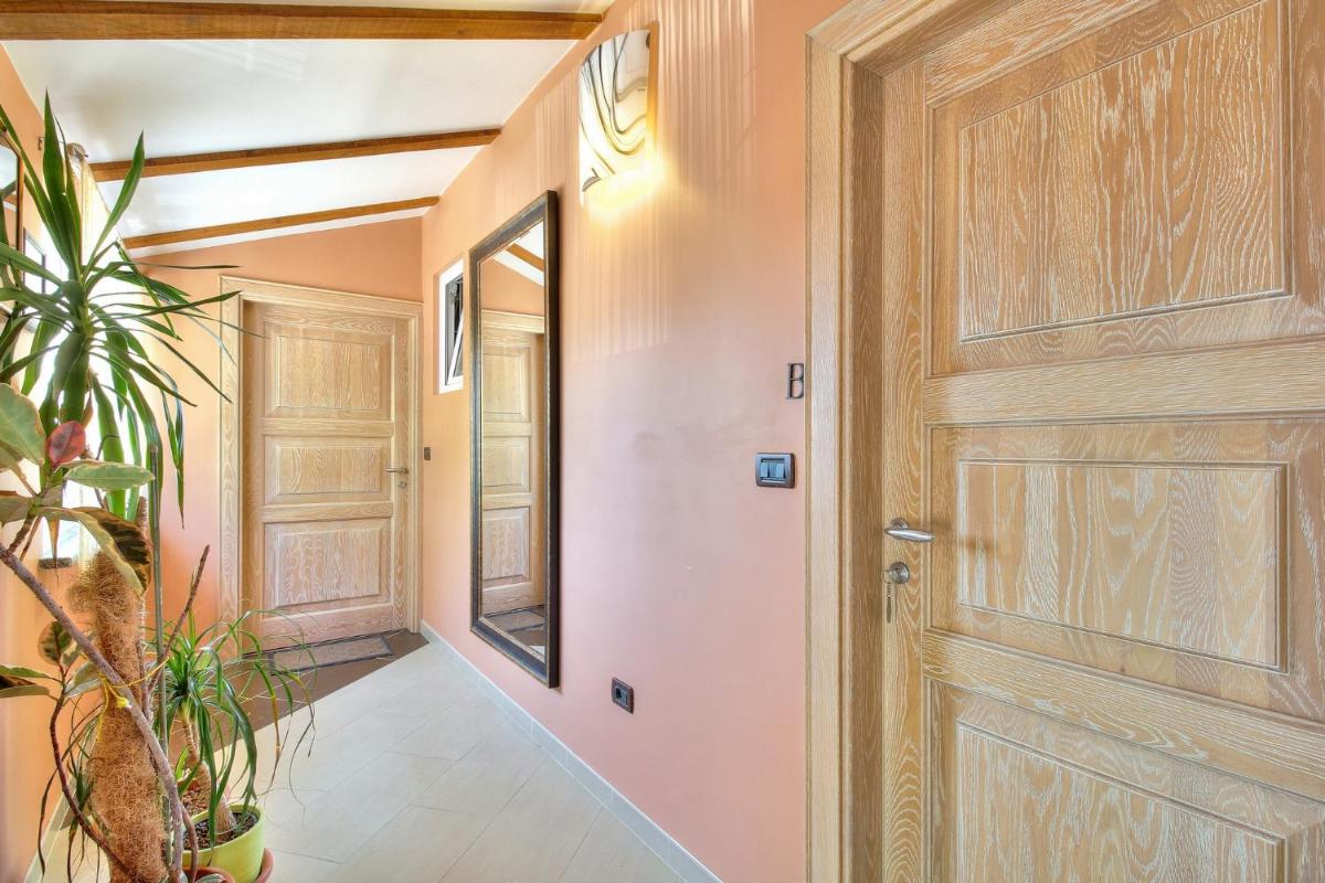 Apartments Suzy view 4