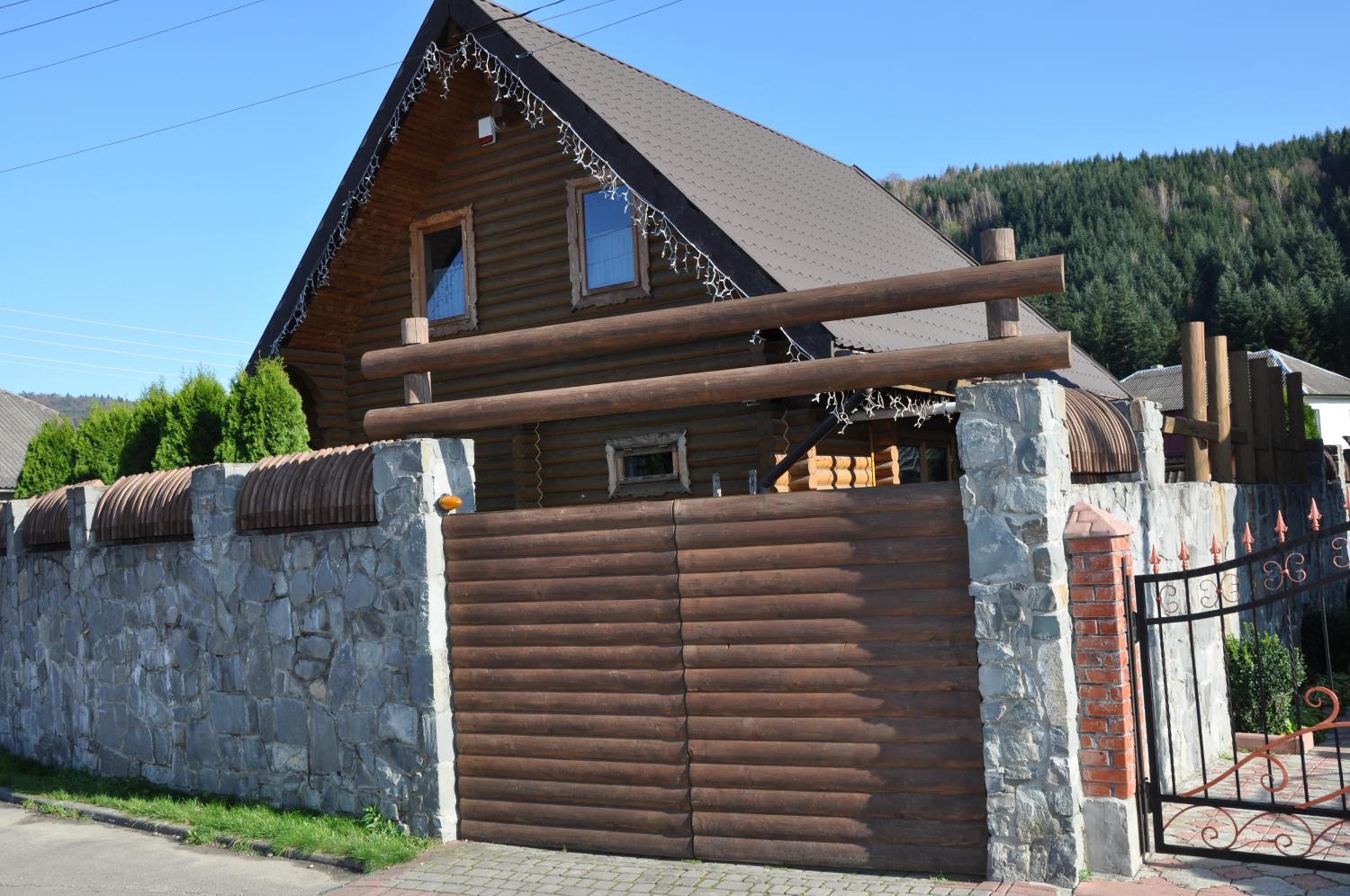 Cottage Smerekovyi view 3