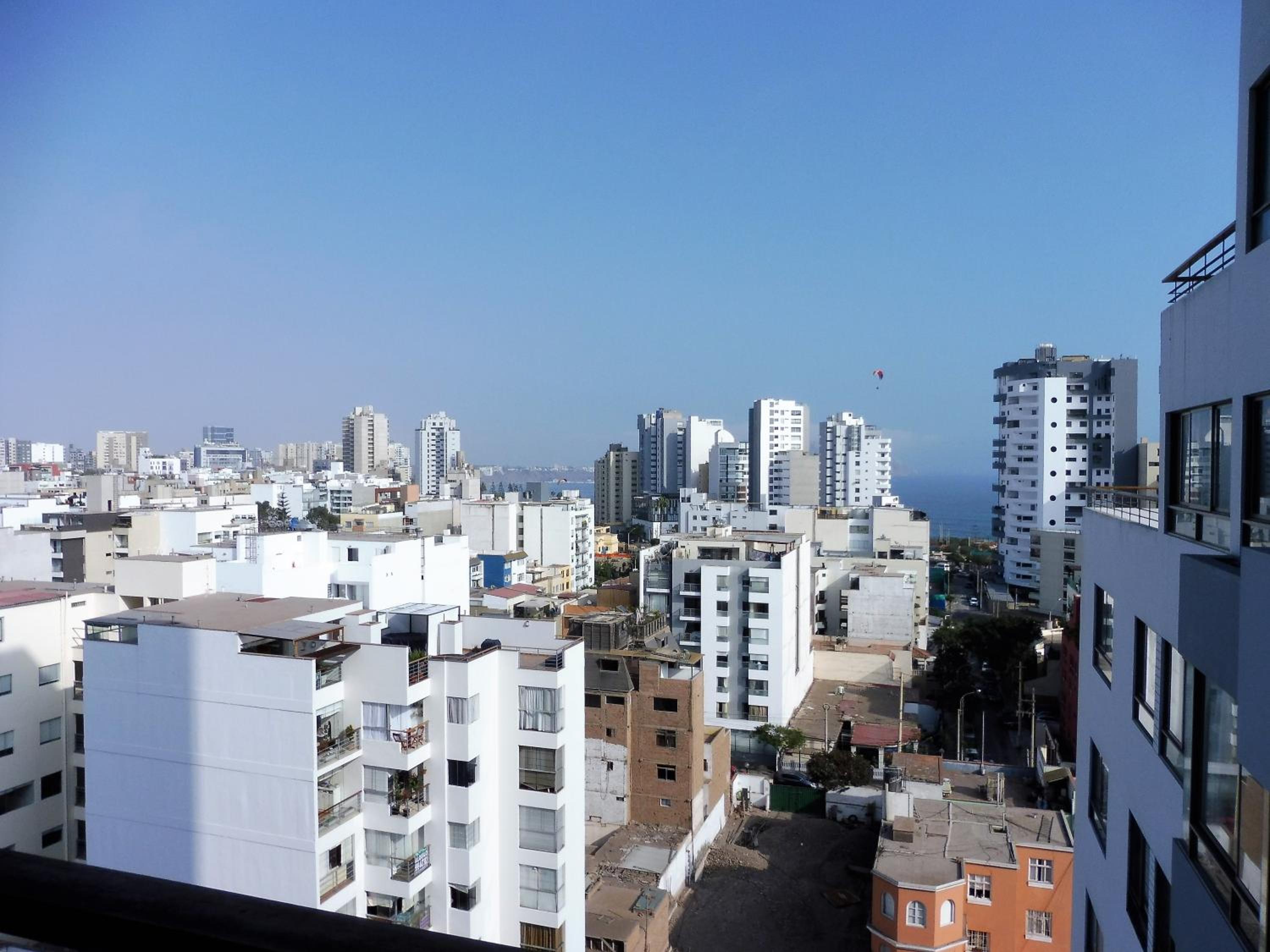 Apartamento Familiar Cerca Malecón Miraflores