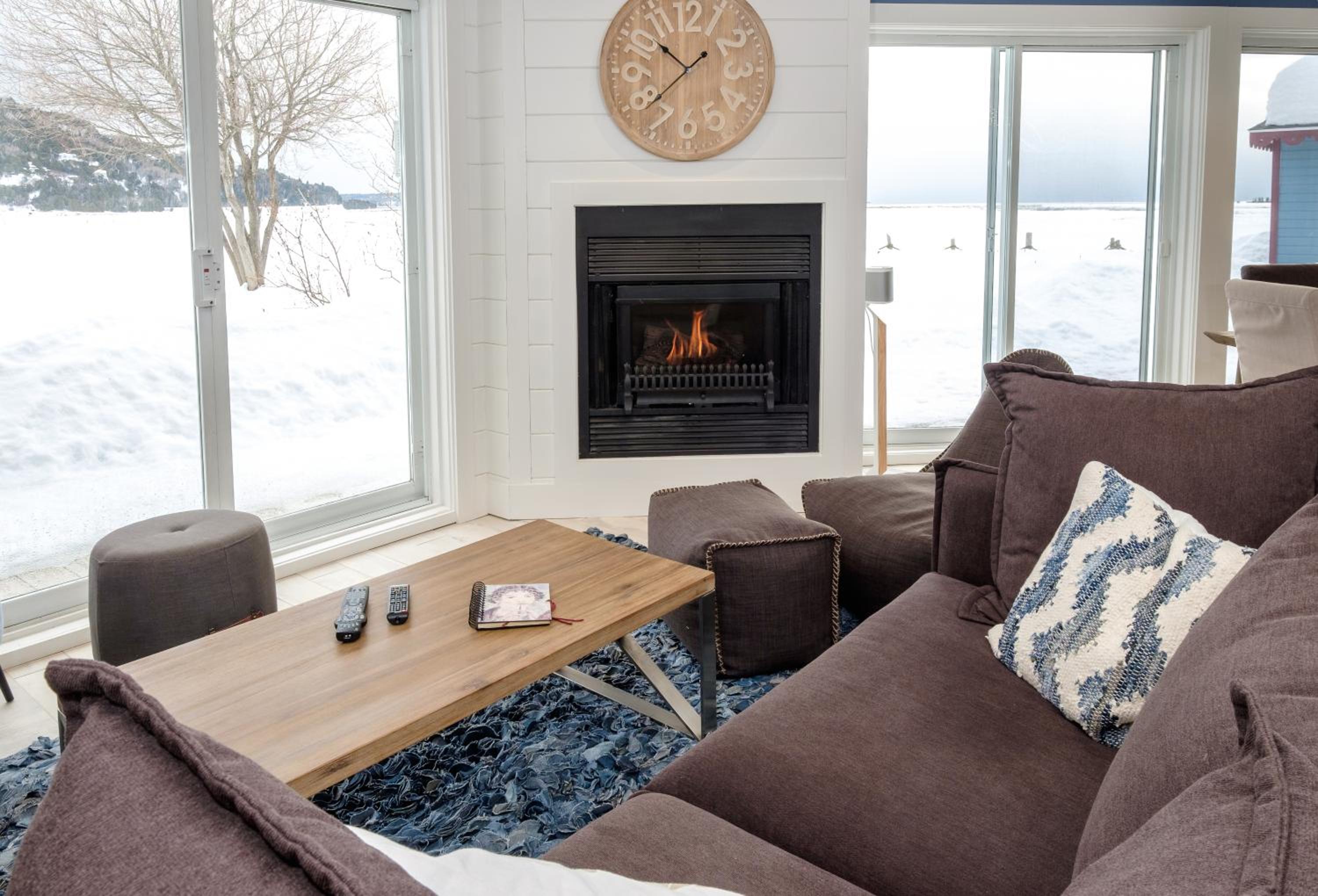 Hotel 227 - En bordure de la rivière du Gouffre - Les Immeubles Charlevoix - Image 1