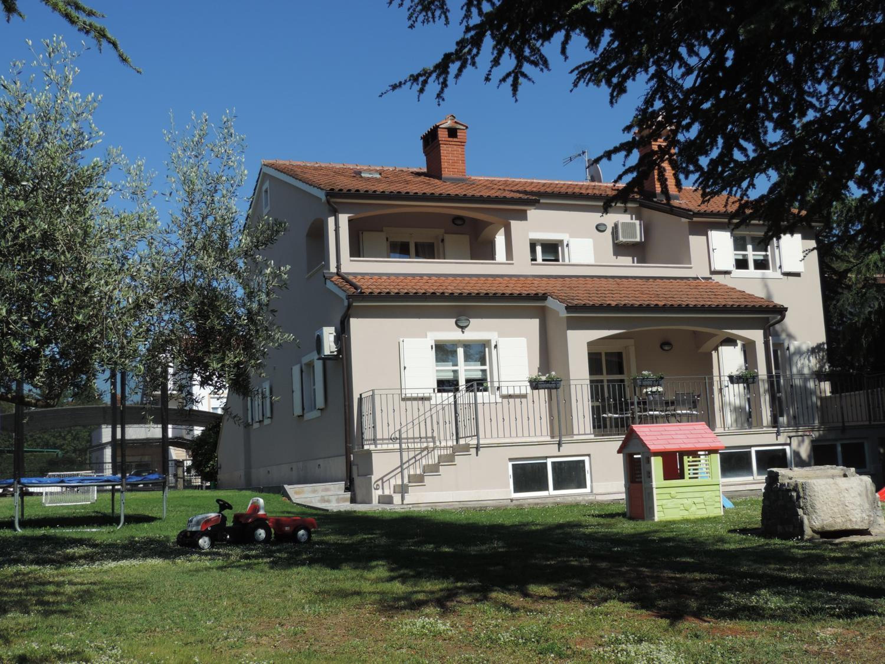 Photo 33