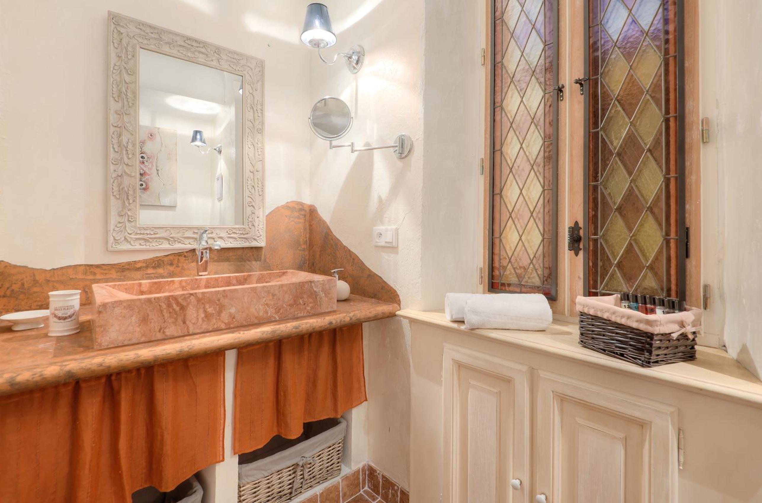 Charming house photo 3