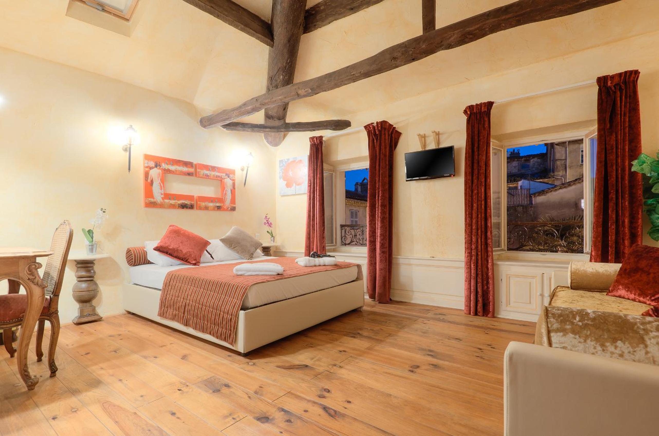 Charming house photo 5