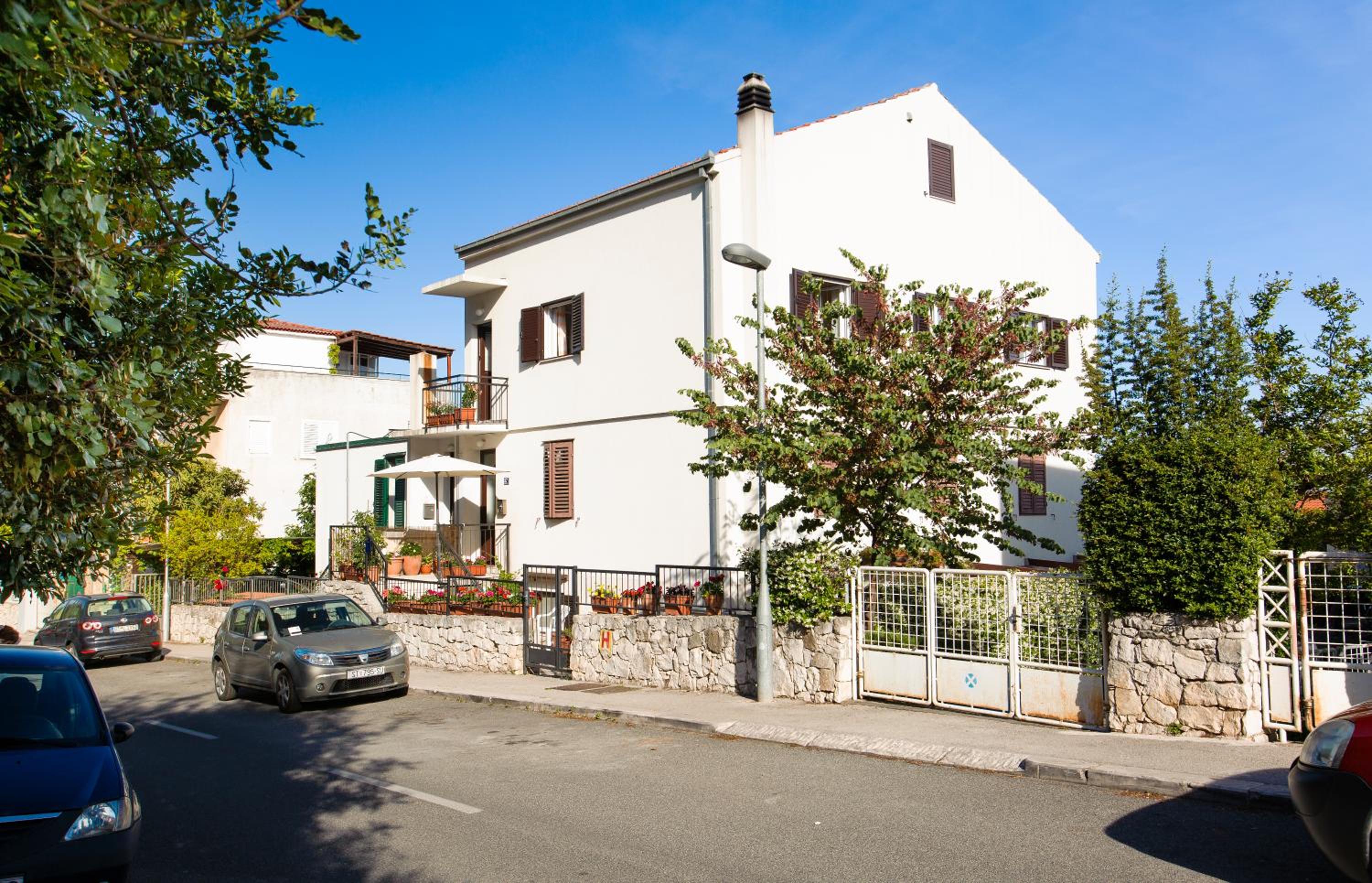 Marasovica Apartments