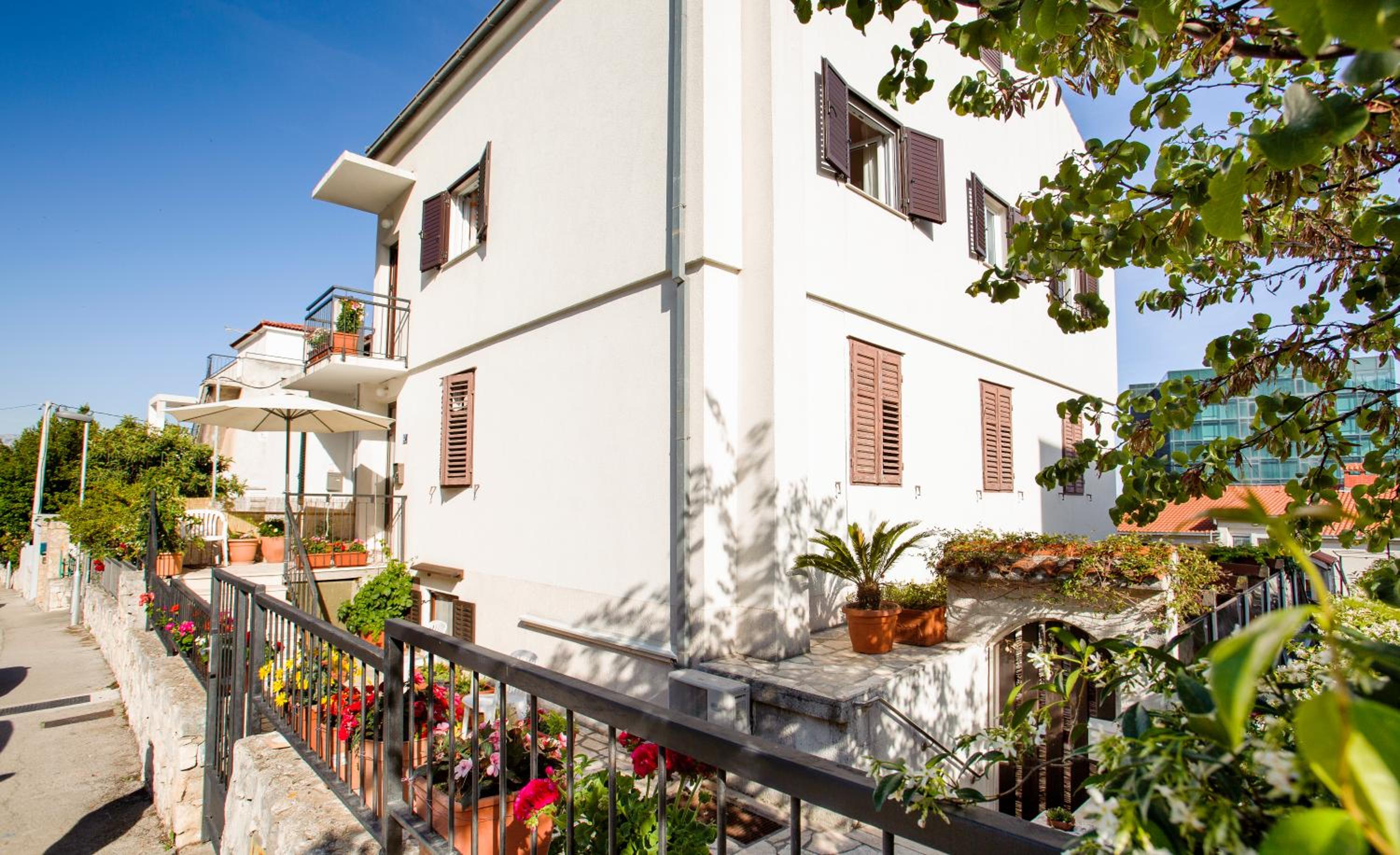 Marasovica Apartments