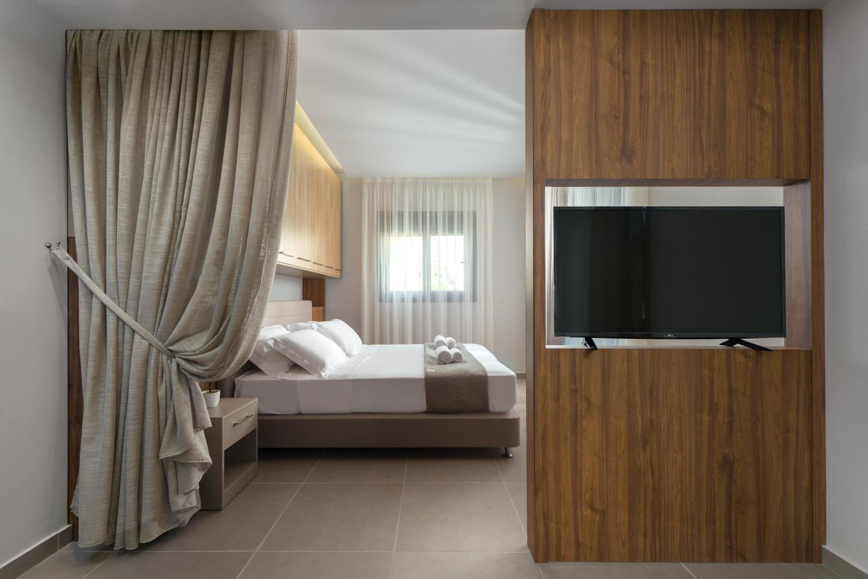 Lardos Luxury Apartments photo 4