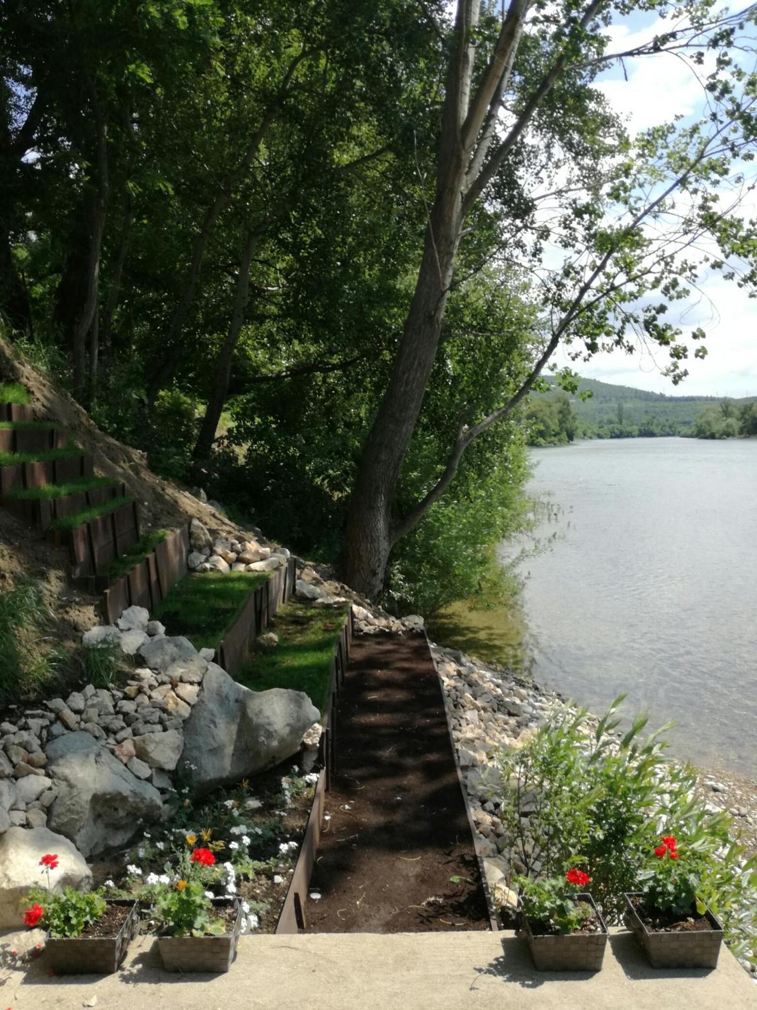 Riverside Guesthouse
