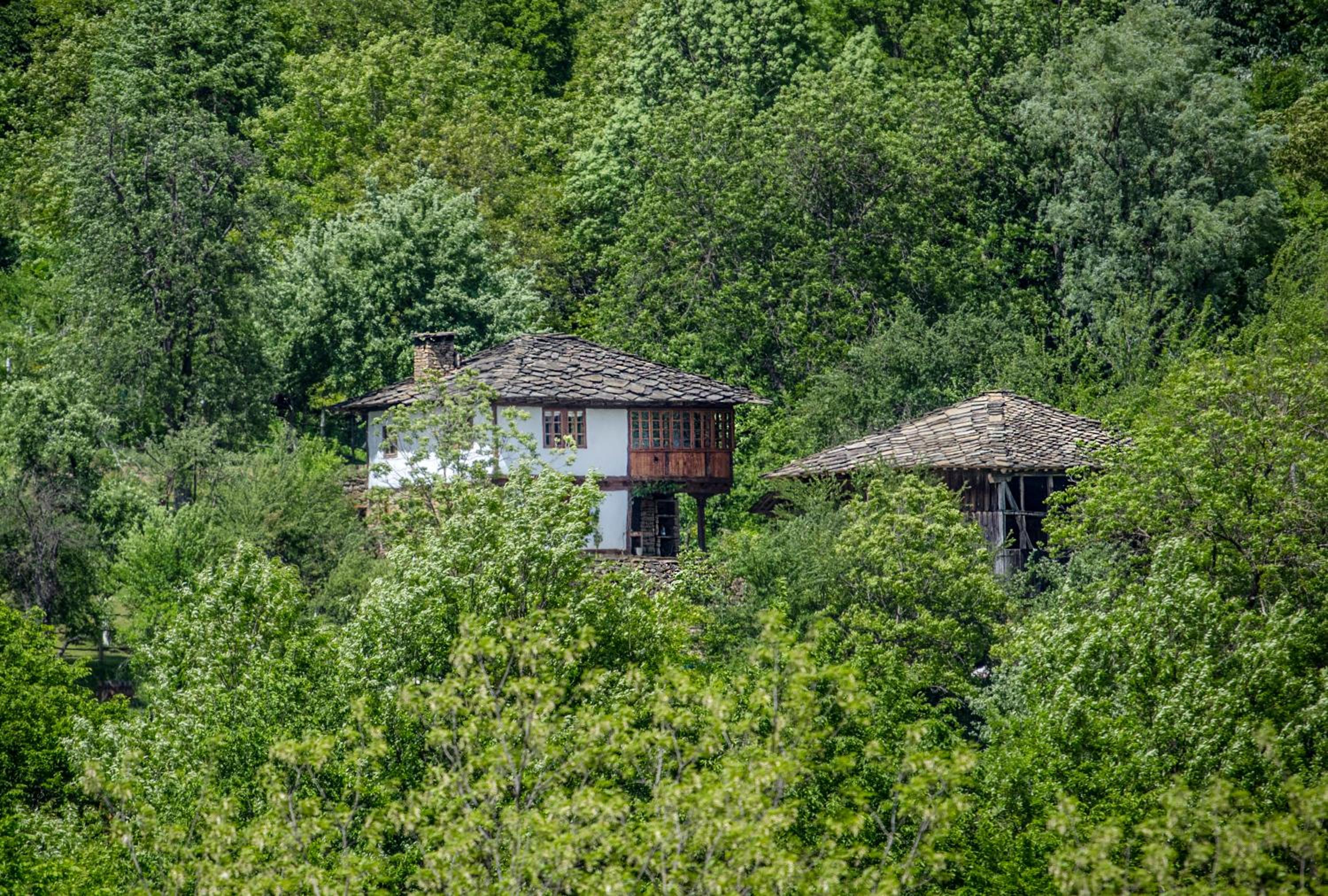 Authentic House with Stunning Mountain View - Karashka