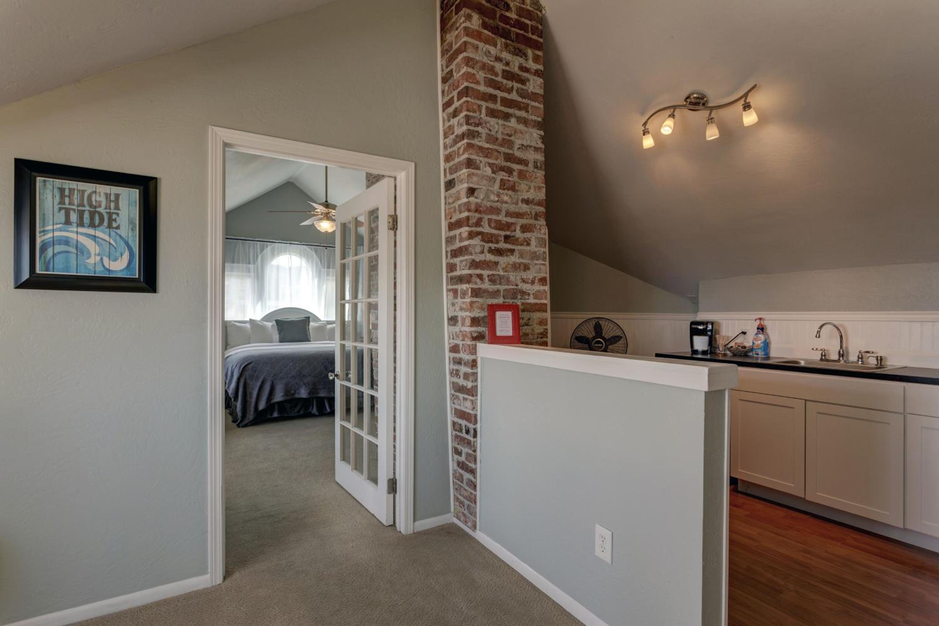 Nantucket Inn - Anacortes