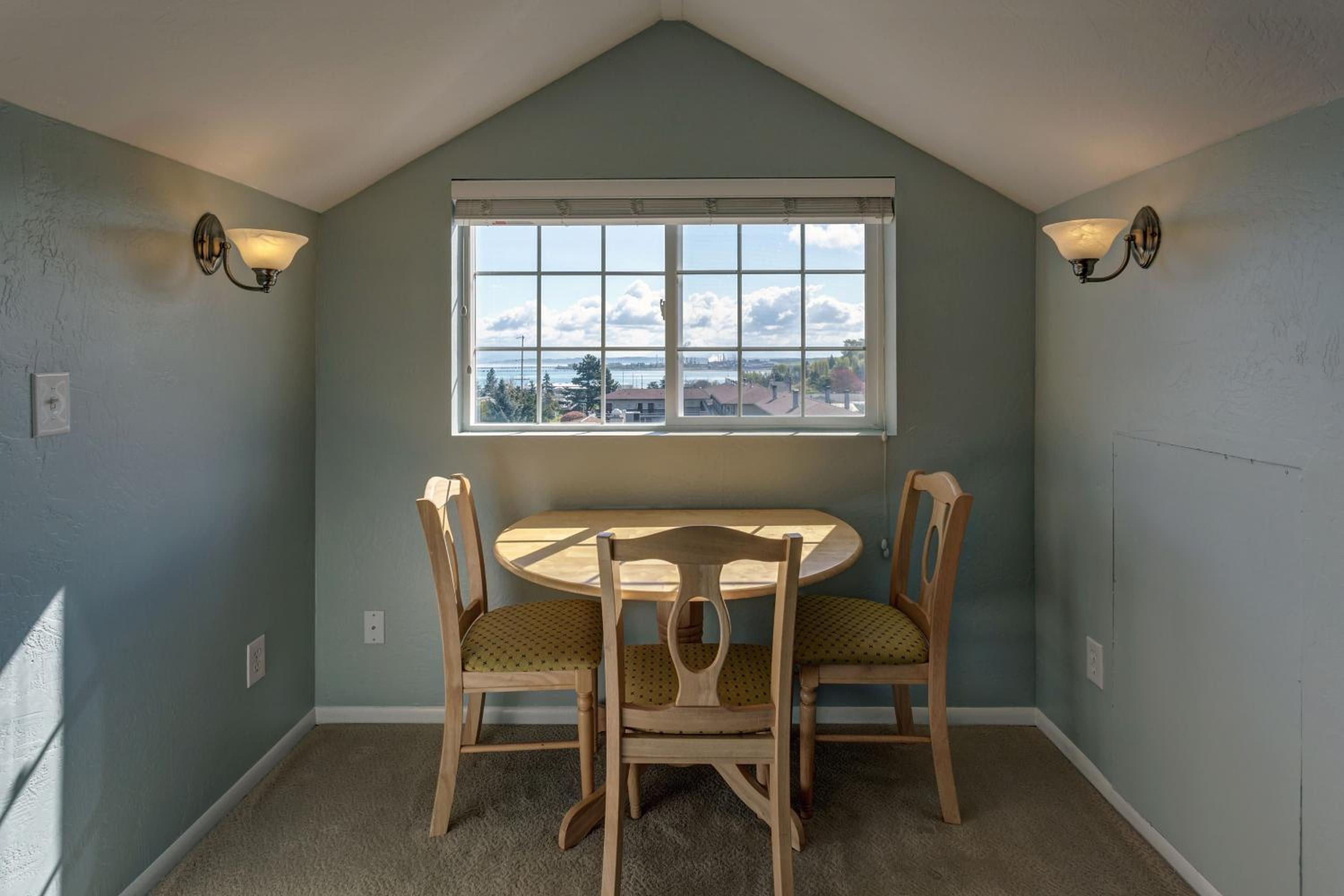 Nantucket Inn - Anacortes