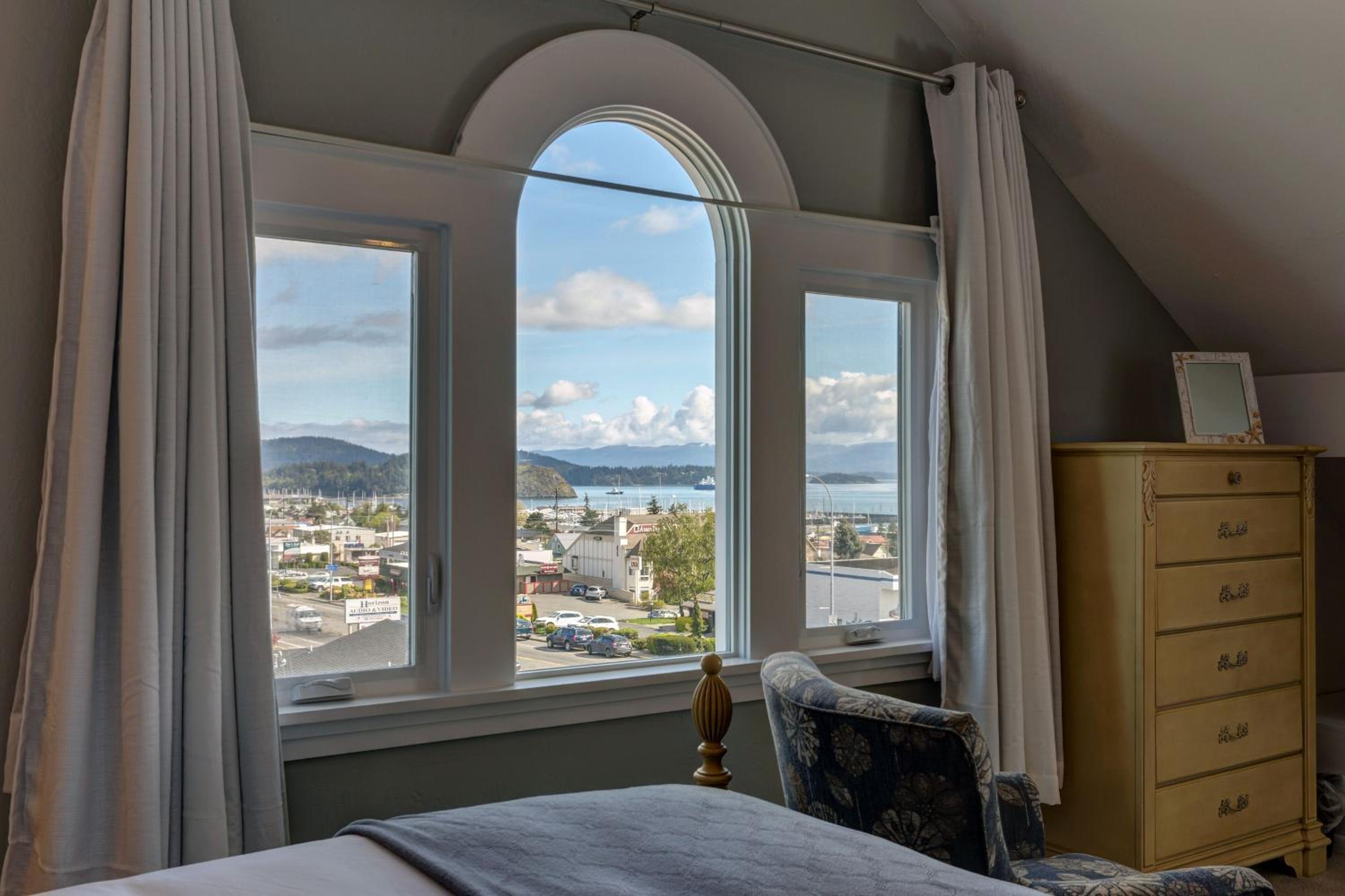 Nantucket Inn - Anacortes