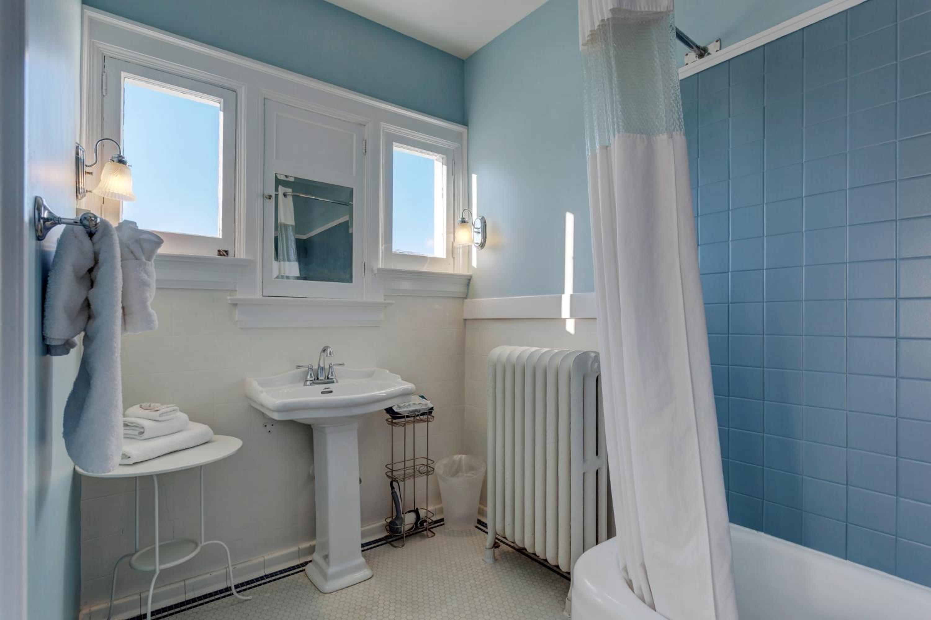 Nantucket Inn - Anacortes