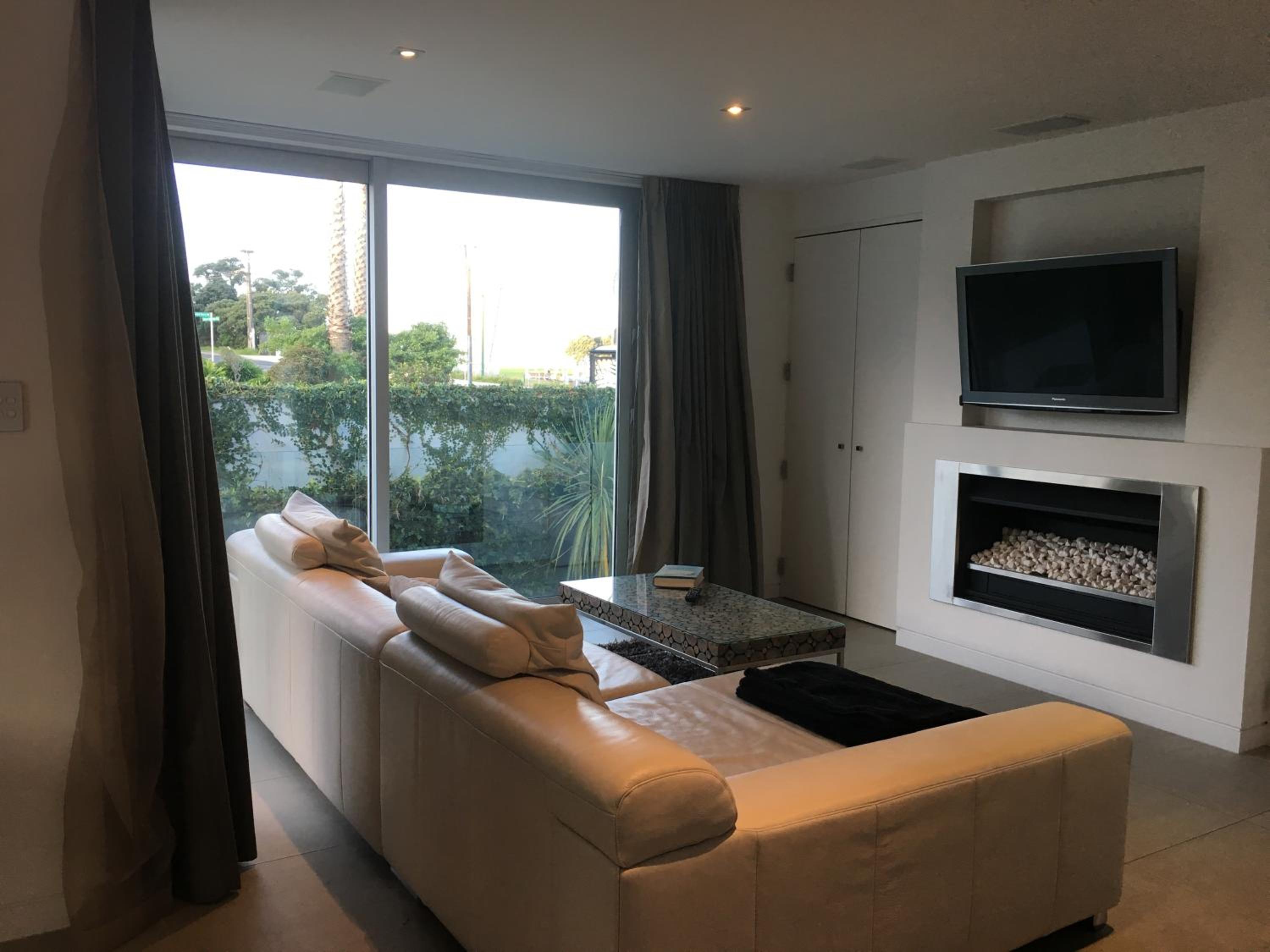 The Beach View House, Milford view 3