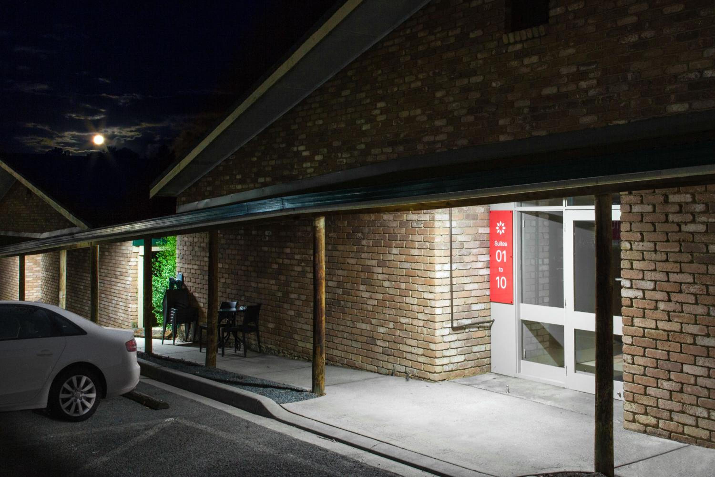 Farnham Court Motel and Restaurant