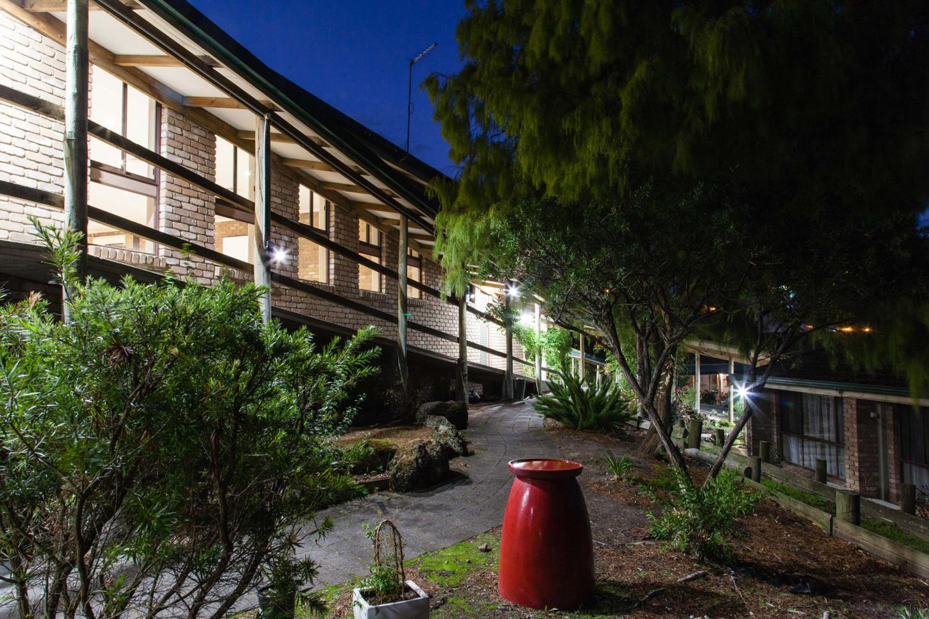 Farnham Court Motel and Restaurant