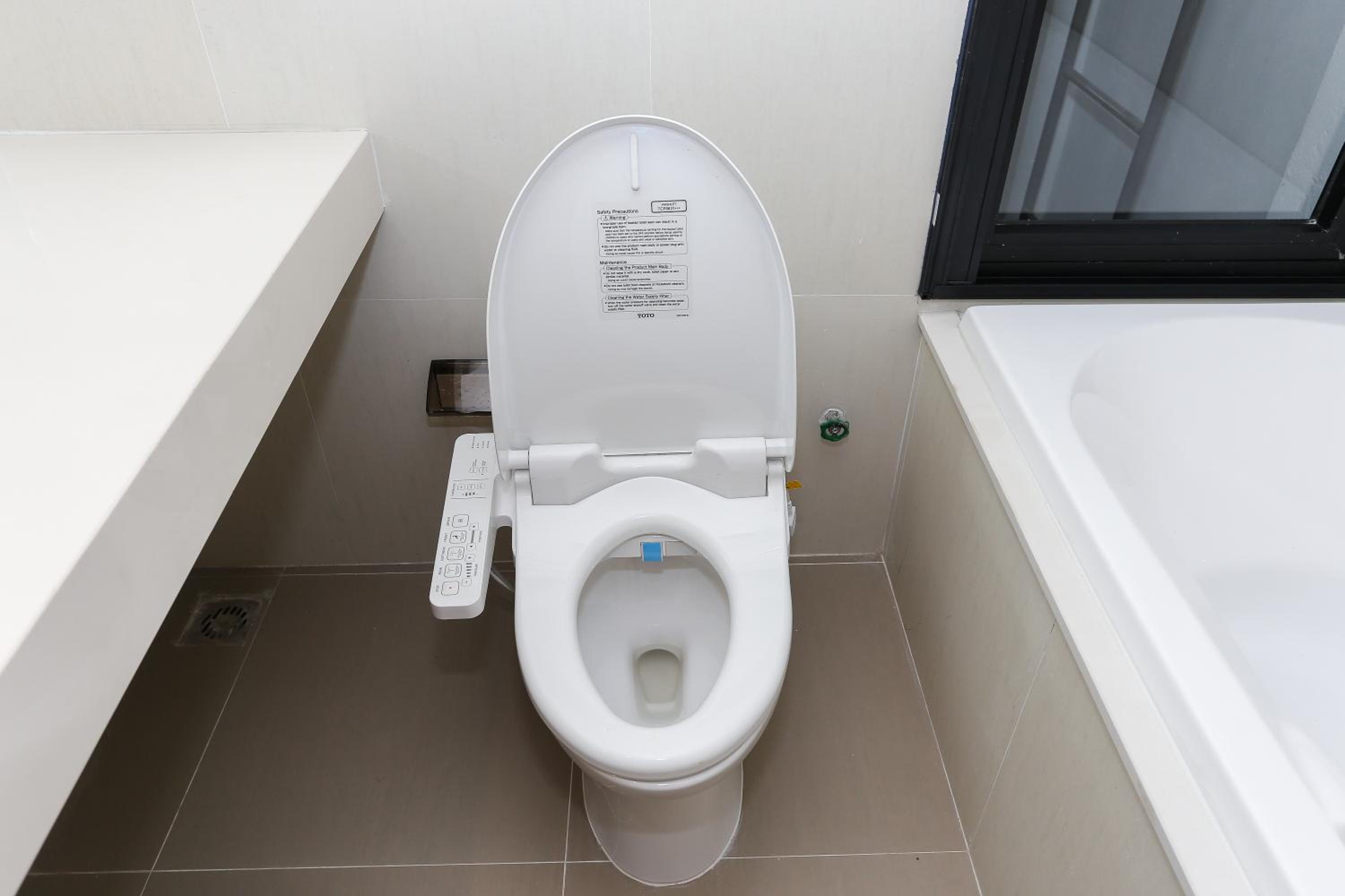Quiet Hoang Quoc Viet Hotel & apartment