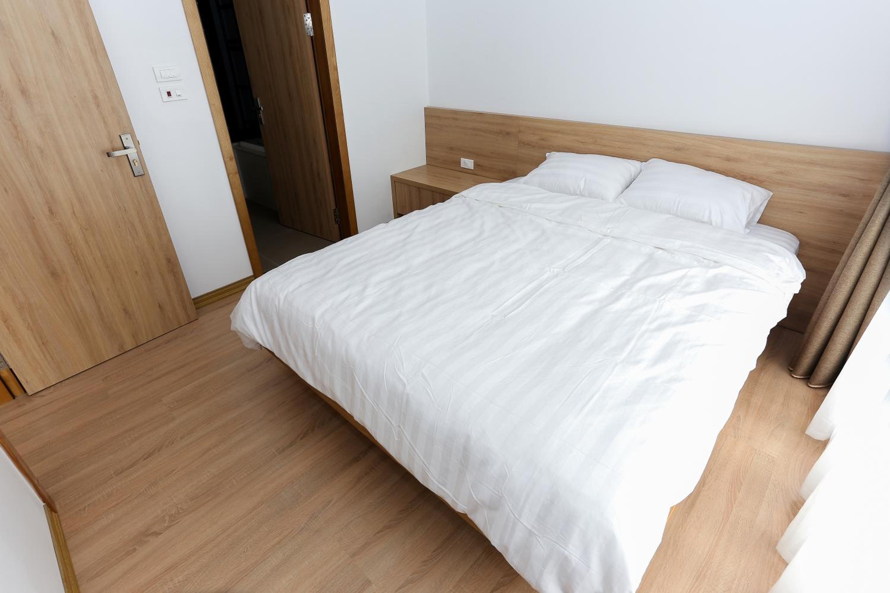 Quiet Hoang Quoc Viet Hotel & apartment