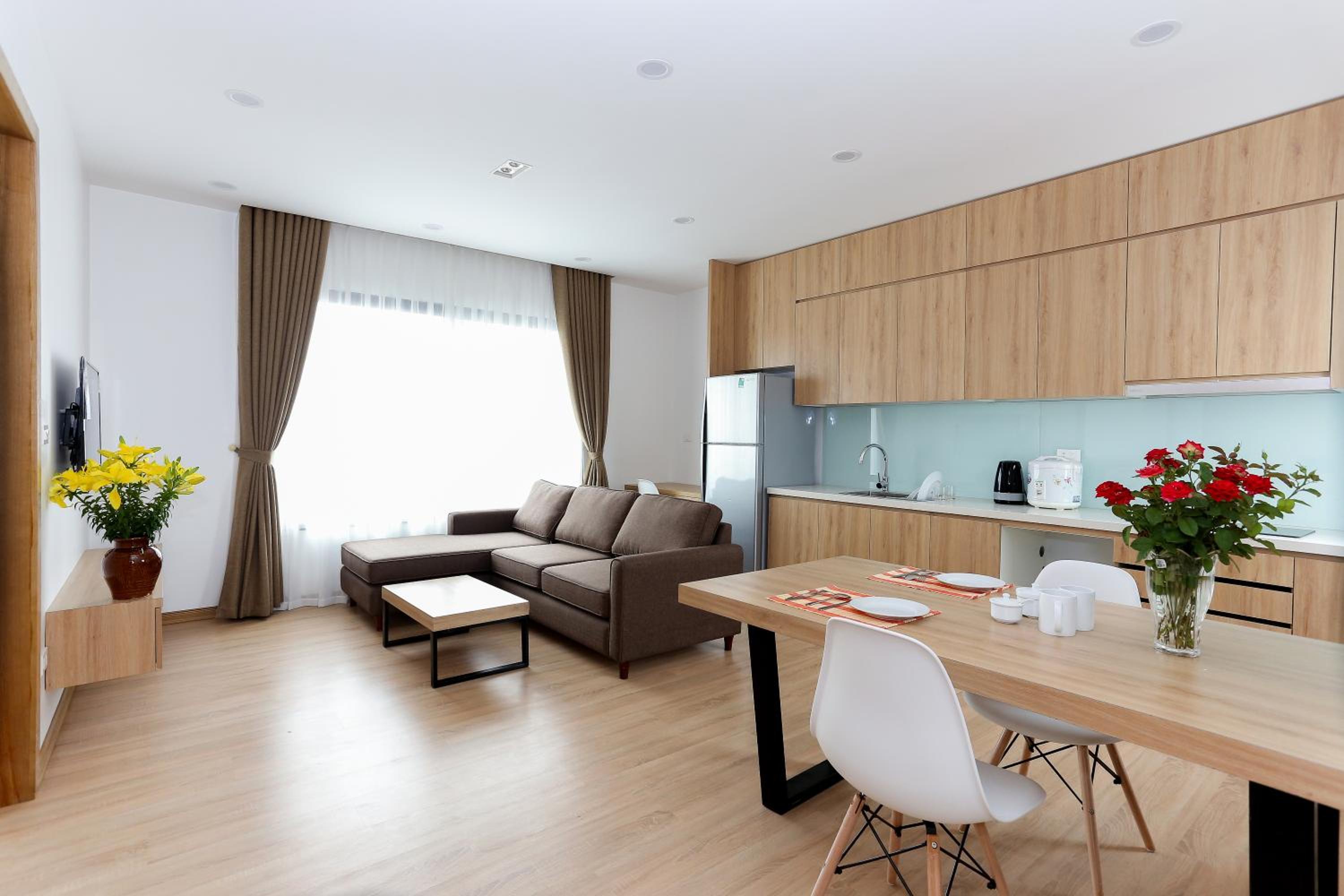 Quiet Hoang Quoc Viet Hotel & apartment
