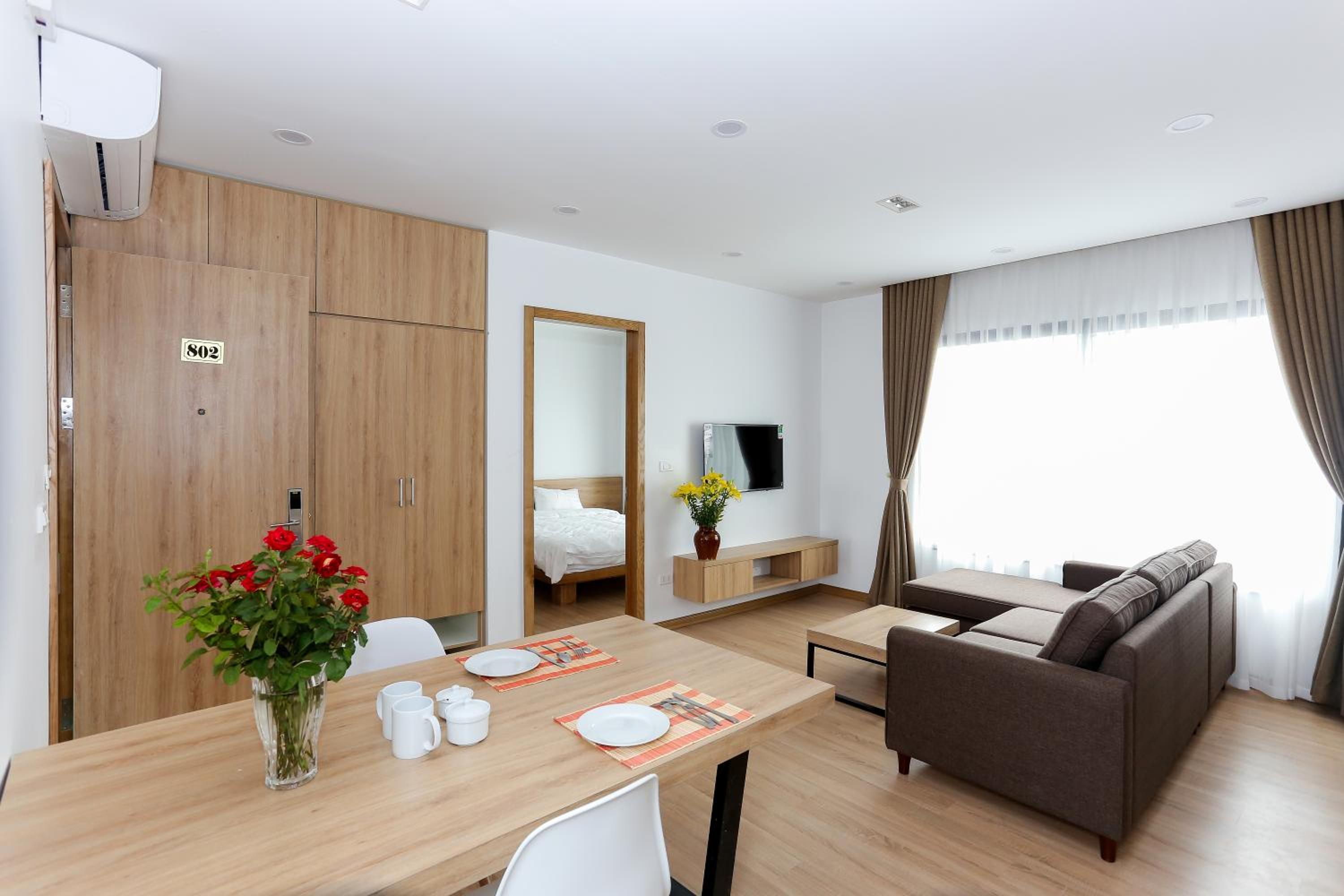 Quiet Hoang Quoc Viet Hotel & apartment