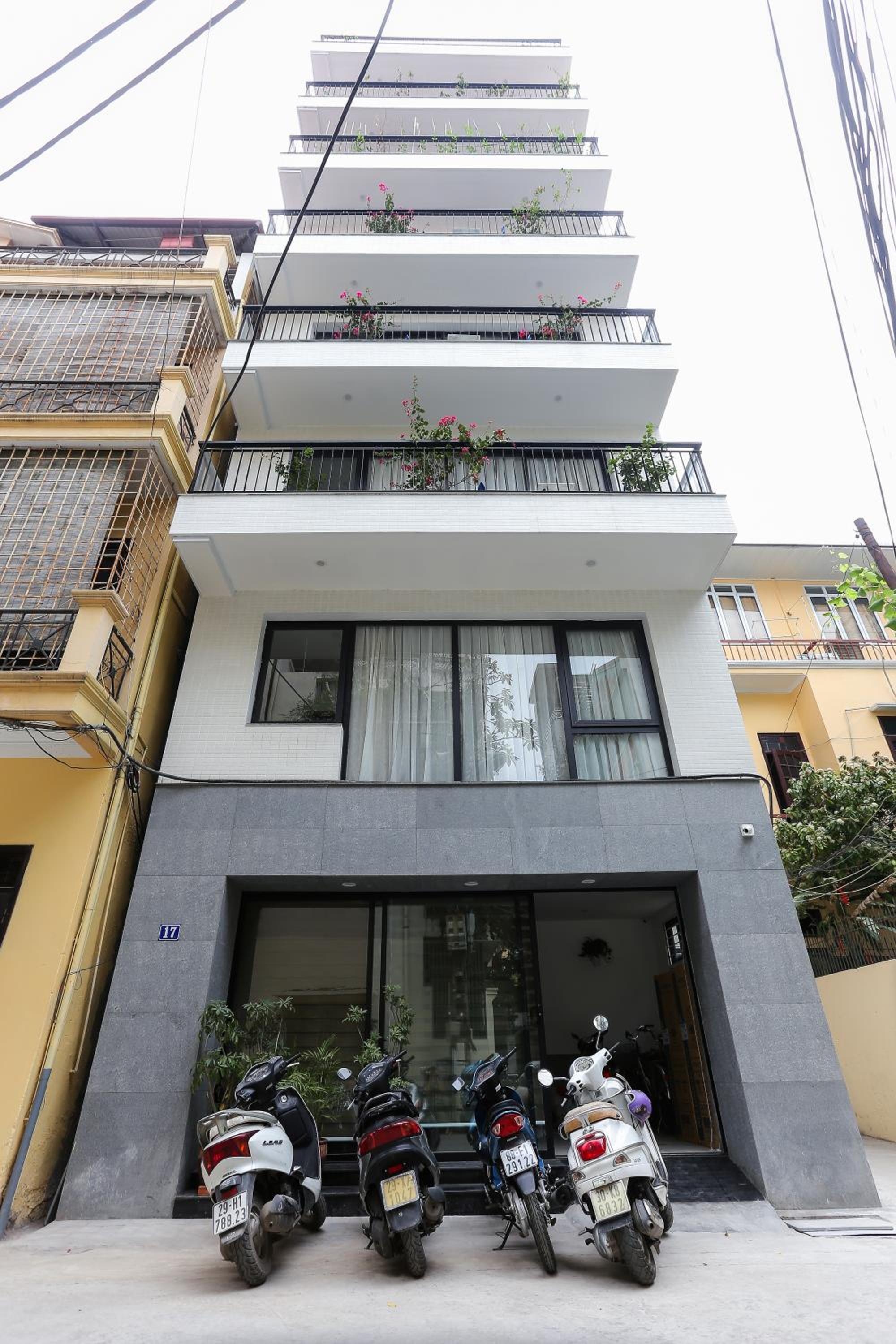 Quiet Hoang Quoc Viet Hotel & apartment