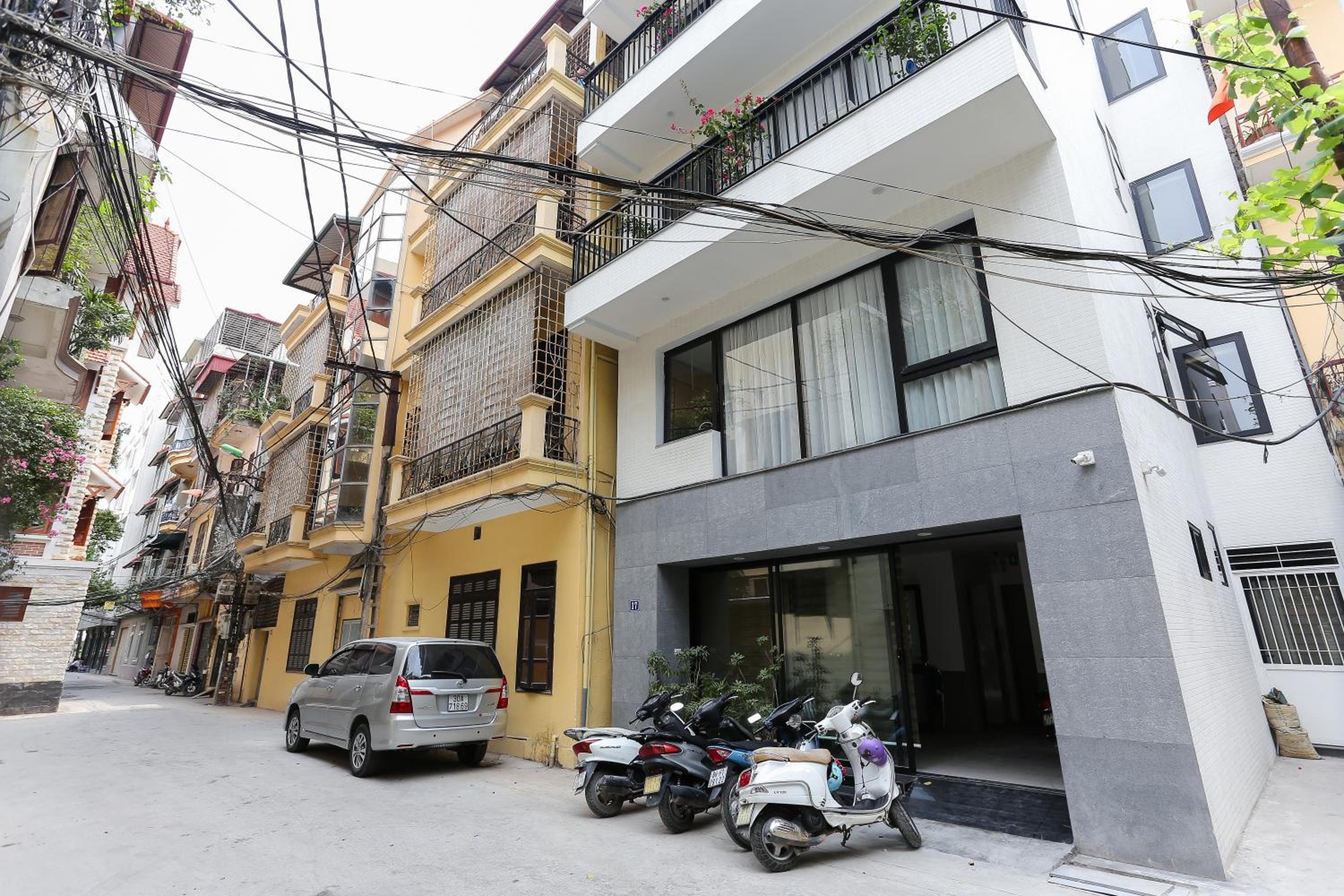 Quiet Hoang Quoc Viet Hotel & apartment